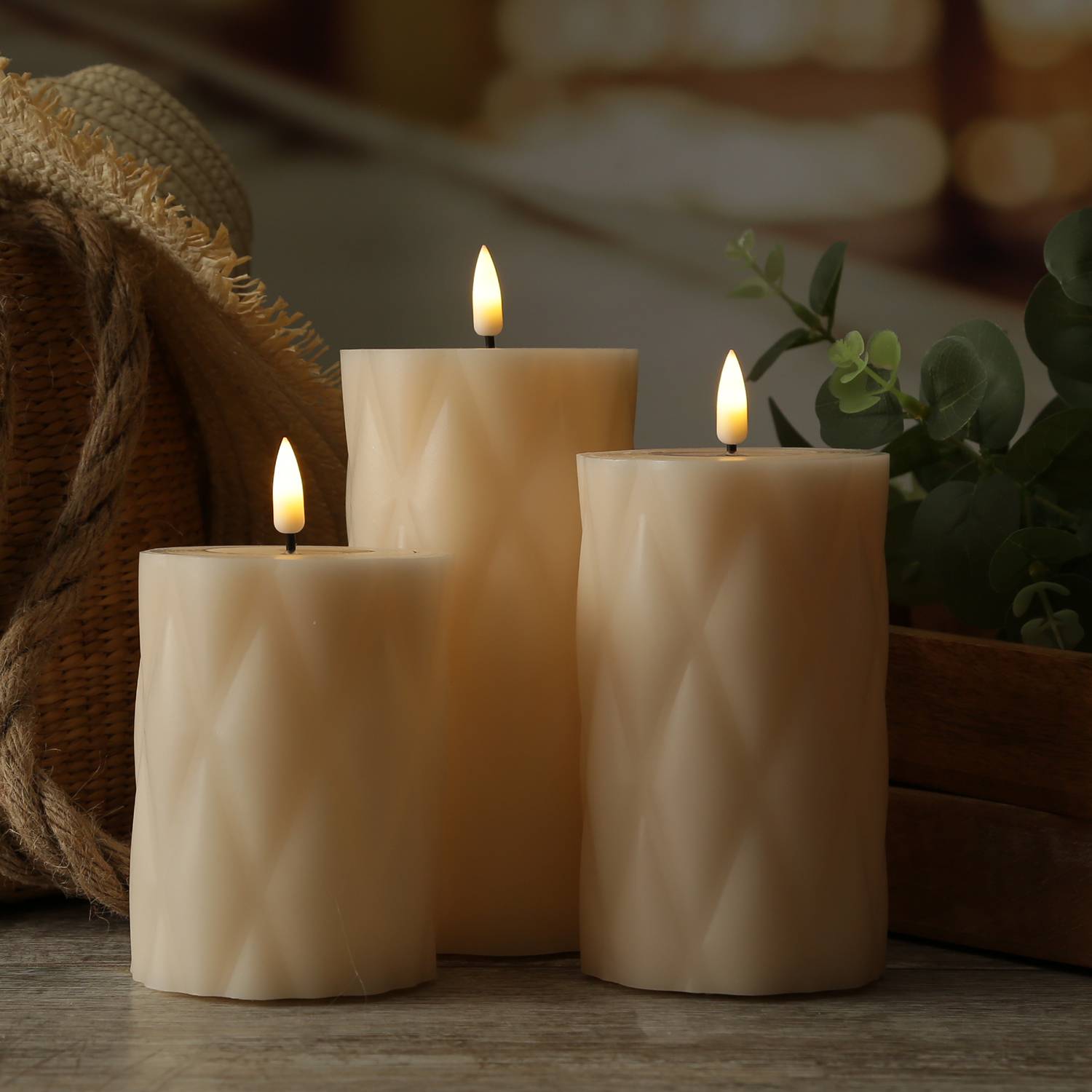 LED Kerze Mia Rautenmuster Deluxe Homeart Echtwachs H: 10cm D: 7,5cm creme