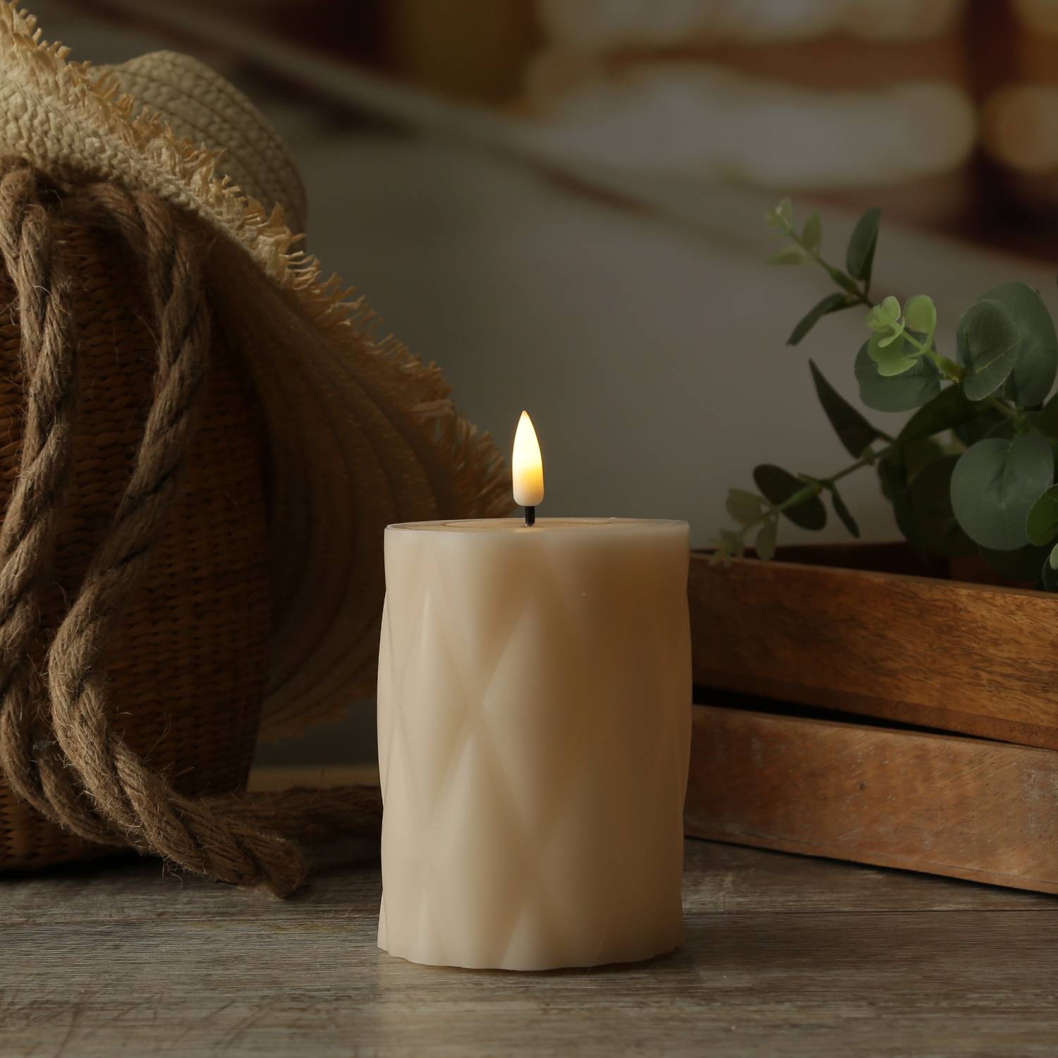 LED Kerze Mia Rautenmuster Deluxe Homeart Echtwachs H: 10cm D: 7,5cm creme