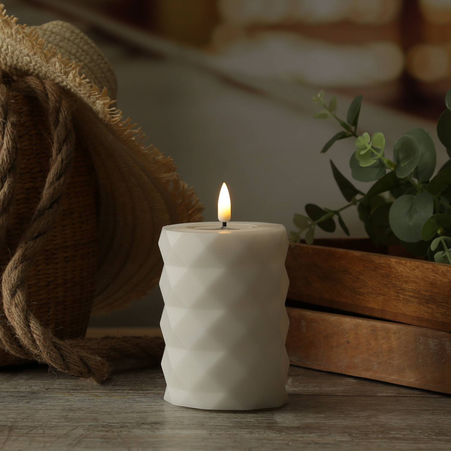 LED Kerze Mia Rautenmuster Deluxe Homeart Echtwachs H: 10cm D: 7,5cm weiß