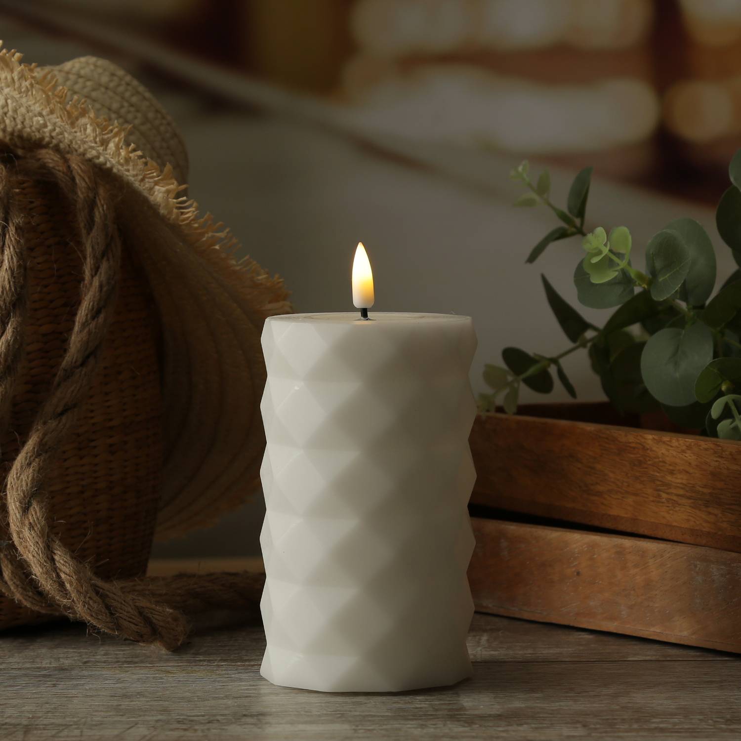 LED Kerze Mia Rautenmuster Deluxe Homeart Echtwachs H: 12,5cm D: 7,5cm weiß