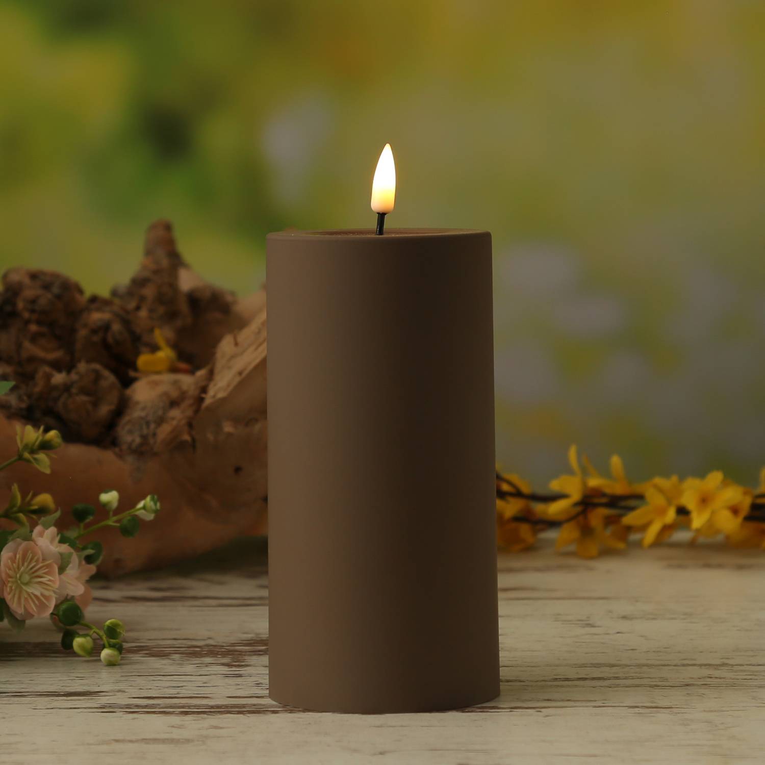 LED Kerze MIA Deluxe Homeart outdoor 3D Flamme flackernd H: 15cm D: 7,5cm mokka