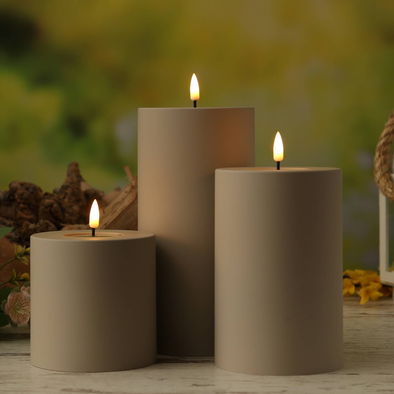 LED Kerze MIA Deluxe Homeart outdoor 3D Flamme flackernd H: 10cm D: 10cm sand