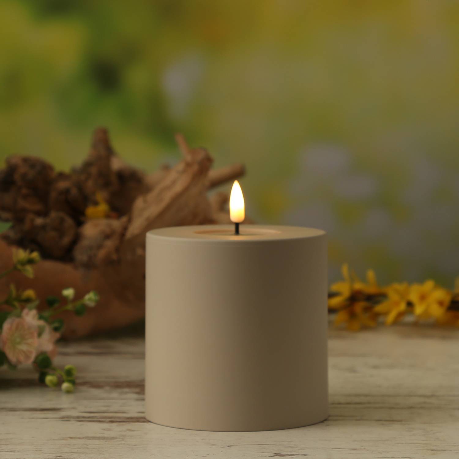 LED Kerze MIA Deluxe Homeart outdoor 3D Flamme flackernd H: 10cm D: 10cm sand