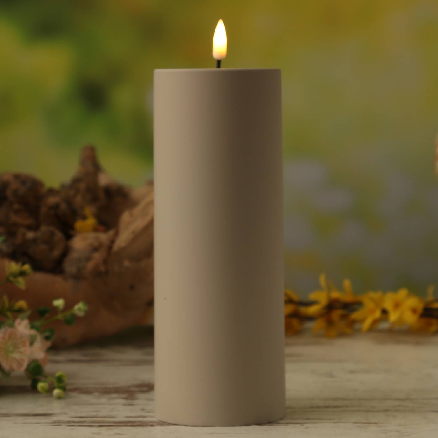 LED Kerze MIA Deluxe Homeart outdoor 3D Flamme flackernd H: 20cm D: 7,5cm sand