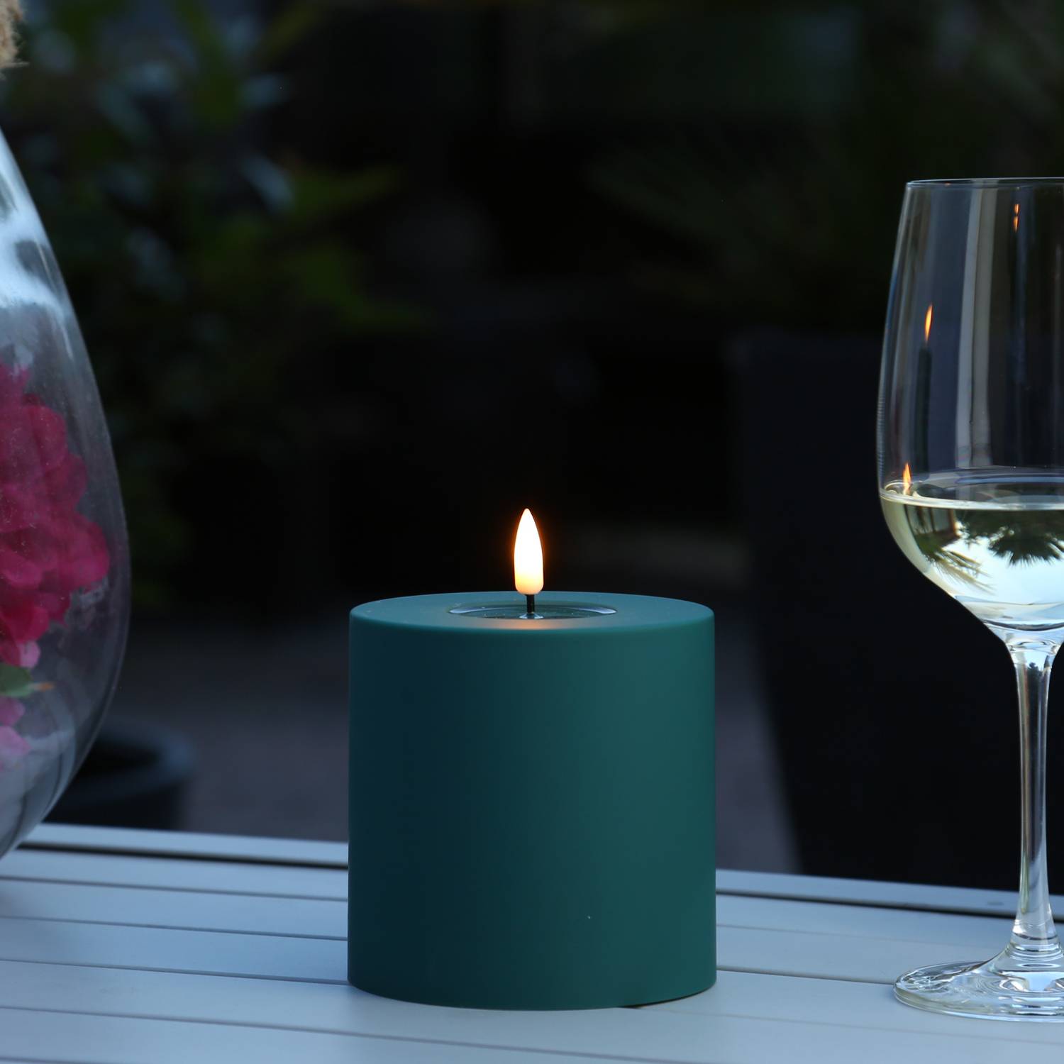 LED Kerze MIA Deluxe Homeart outdoor 3D Flamme flackernd H: 10cm D: 10cm grün
