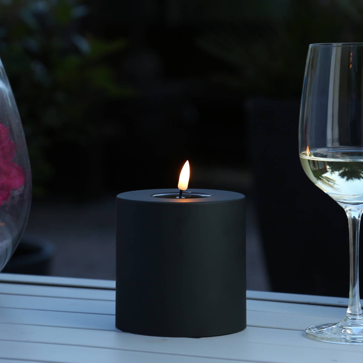 LED Kerze MIA Deluxe Homeart outdoor 3D Flamme flackernd H: 10cm D: 10cm schwarz