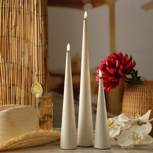 LED Kegelkerze Lea Deluxe Homeart Lack Kegelform 3D Flamme flackernd 38cm weiß LED Kegelkerze Lea Deluxe Homeart Lack Kegelform 3D Flamme flackernd 38cm weiß