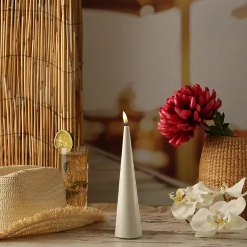LED Kegelkerze Lea Deluxe Homeart Lack Kegelform 3D Flamme flackernd 20cm weiß LED Kegelkerze Lea Deluxe Homeart Lack Kegelform 3D Flamme flackernd 20cm weiß