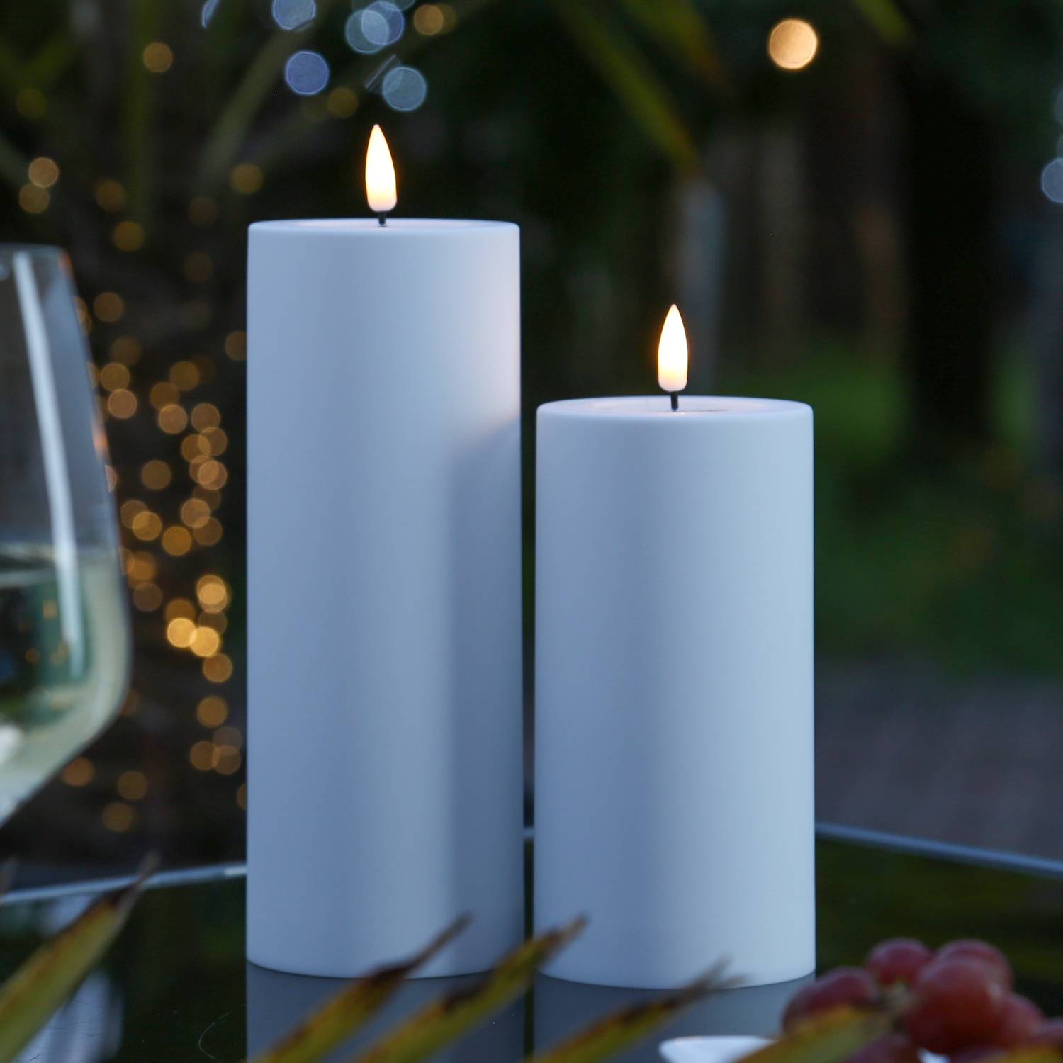 LED Kerze MIA Deluxe Homeart outdoor 3D Flamme flackernd H: 15cm D: 7,5cm weiß