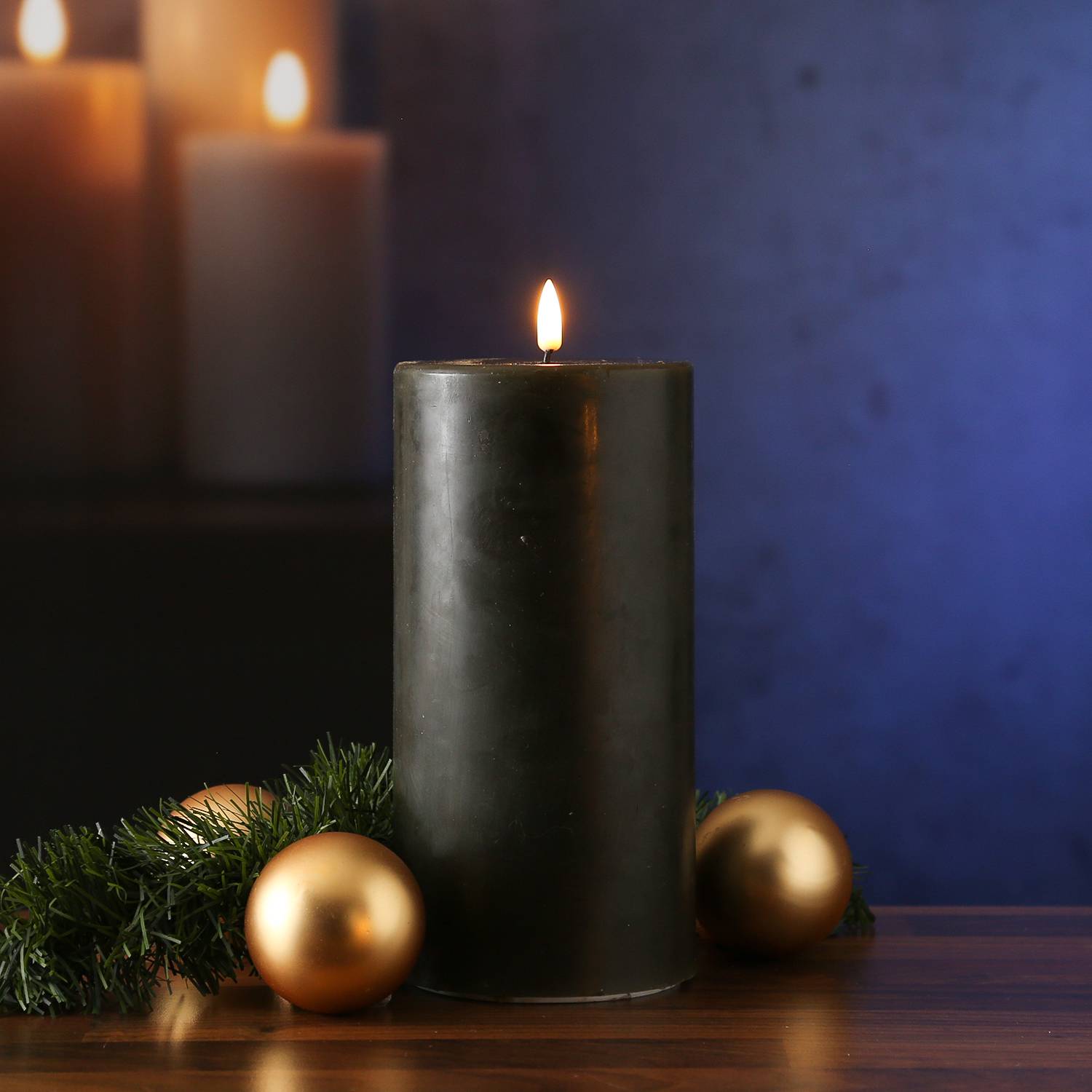 LED Kerze Mia Deluxe Homeart Echtwachs flackernd H: 20cm D: 10cm dunkelgrün