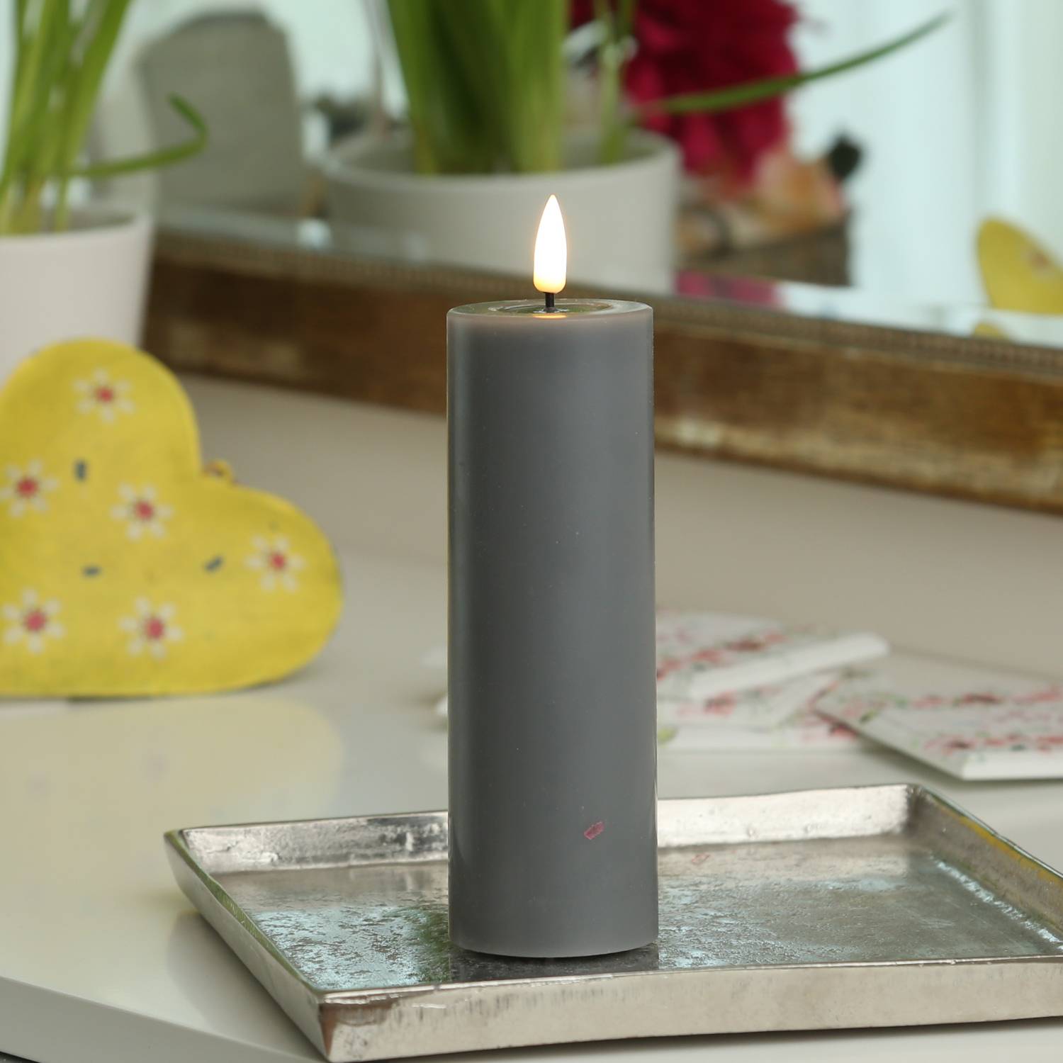 LED Kerze Deluxe Echtwachs 3D Flamme Wachsspiegel flackernd H: 15cm D: 5cm grau