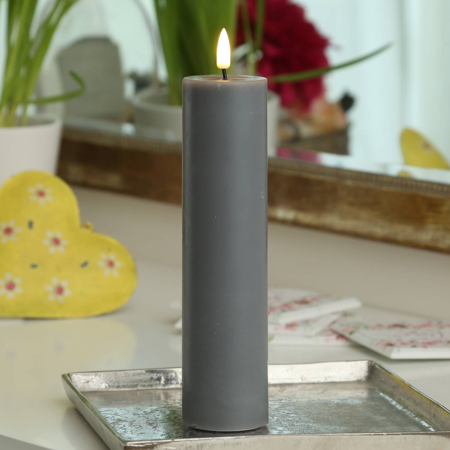 LED Kerze Deluxe Echtwachs 3D Flamme Wachsspiegel flackernd H: 20cm D: 5cm grau