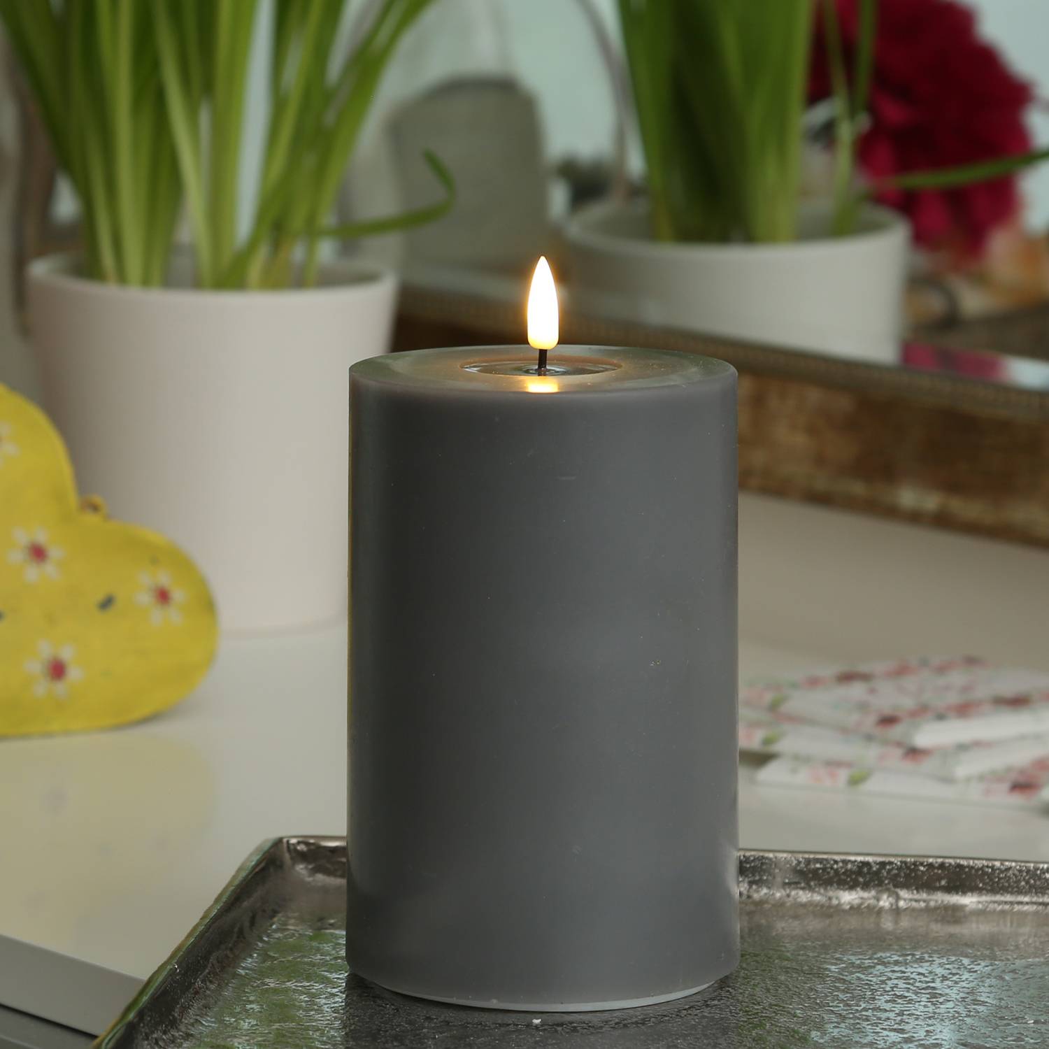 LED Kerze Deluxe Echtwachs 3D Flamme Wachsspiegel flackernd H: 15cm D: 10cm grau