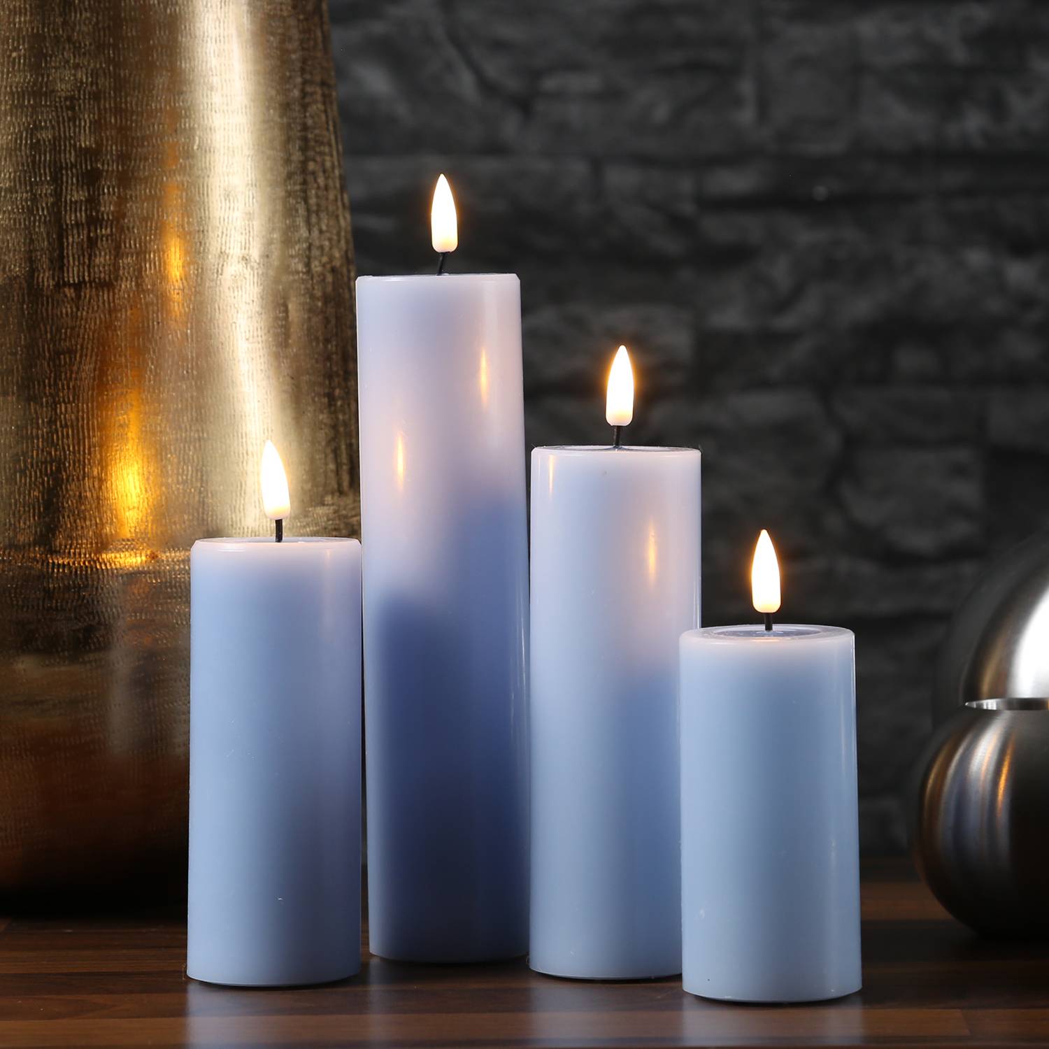 LED Kerze Mia Deluxe Echtwachs 3D Flamme Wachsspiegel flackernd H: 20cm hellblau