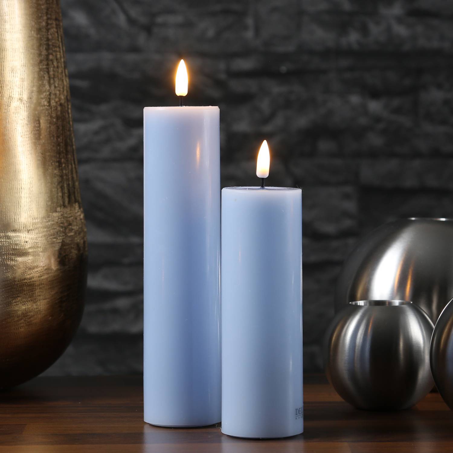 LED Kerze Mia Deluxe Echtwachs 3D Flamme Wachsspiegel flackernd H: 20cm hellblau