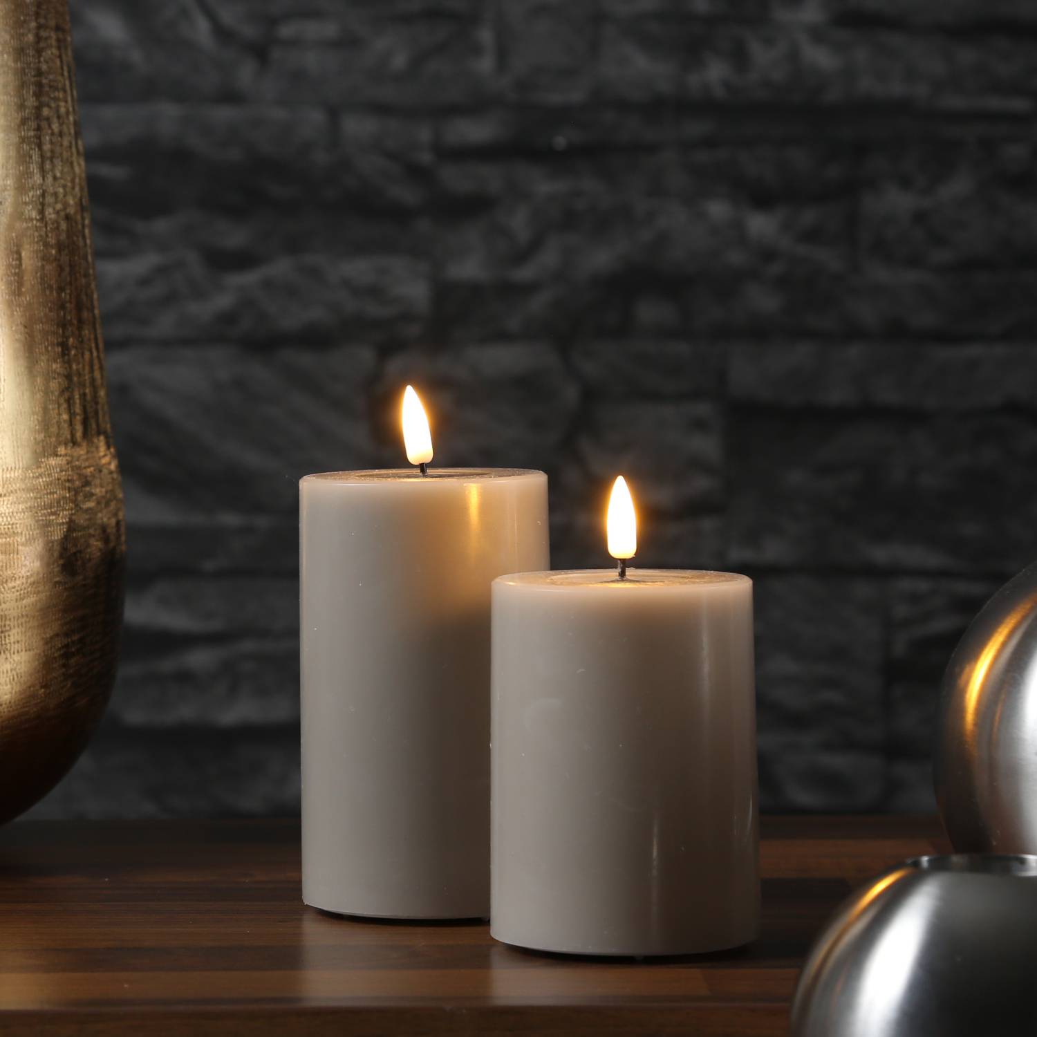 LED Kerze Mia Deluxe Echtwachs 3D Flamme Wachsspiegel flackernd H: 10cm taupe