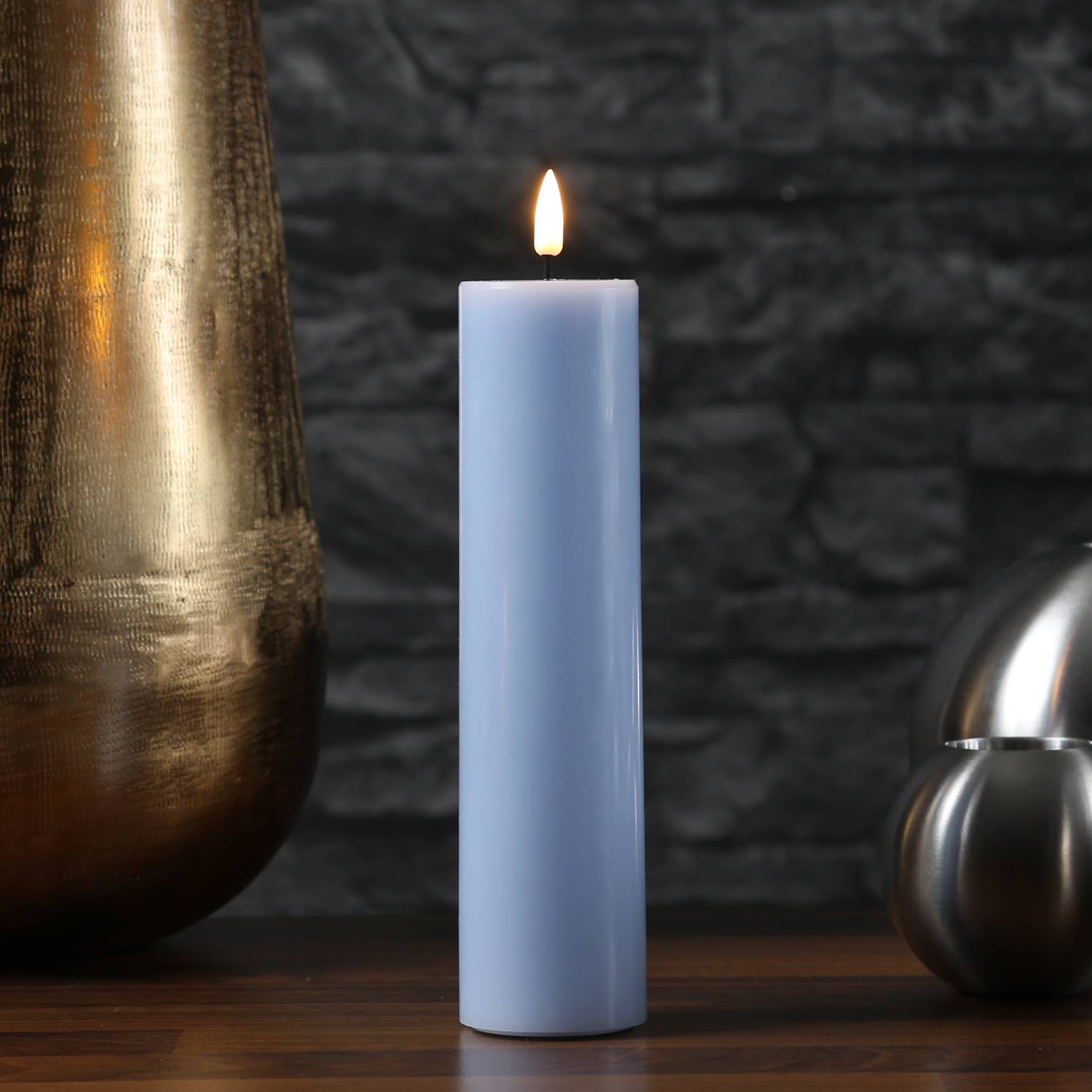 LED Kerze Mia Deluxe Echtwachs 3D Flamme Wachsspiegel flackernd H: 20cm hellblau