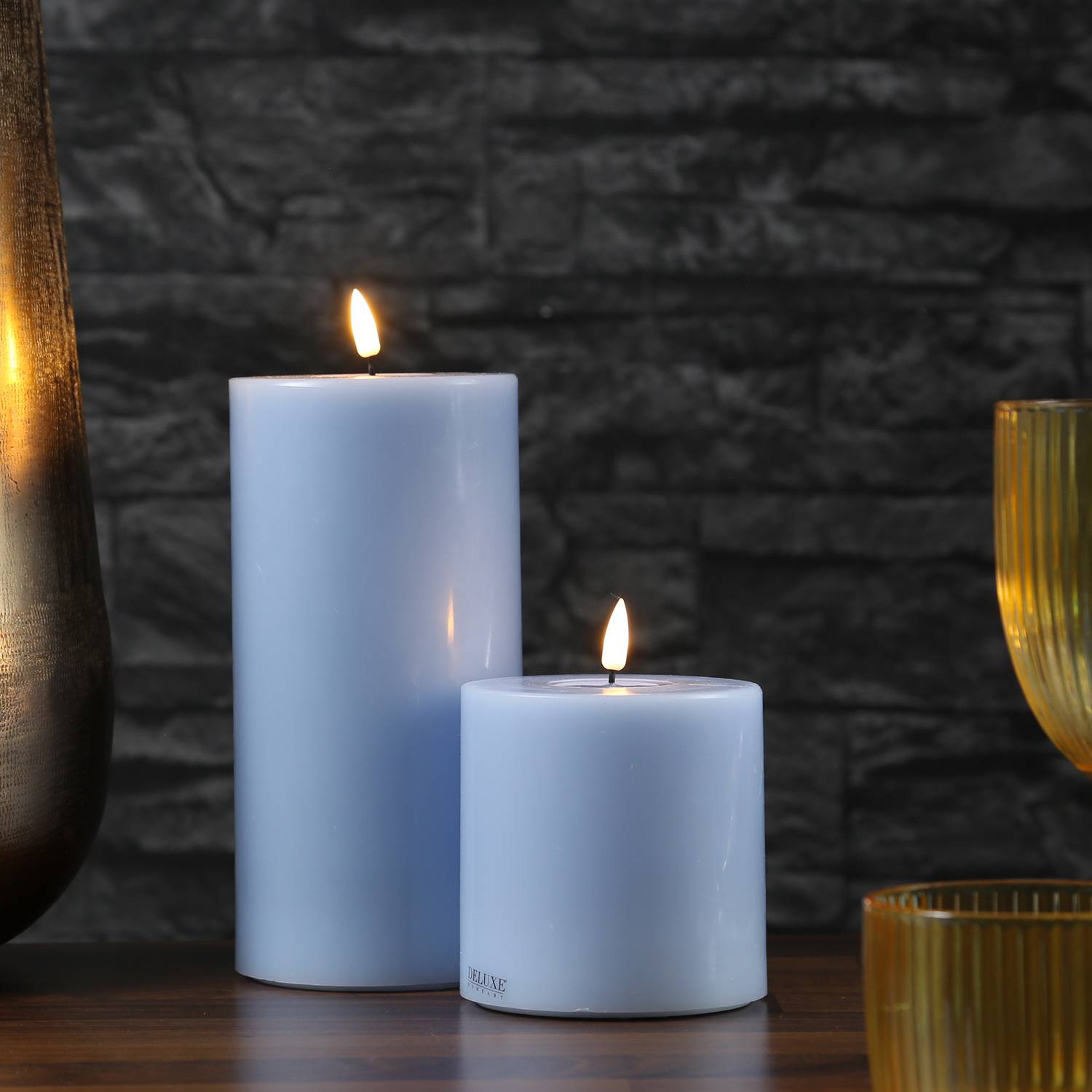 LED Kerze Mia Deluxe Echtwachs 3D Flamme Wachsspiegel flackernd H: 10cm hellblau