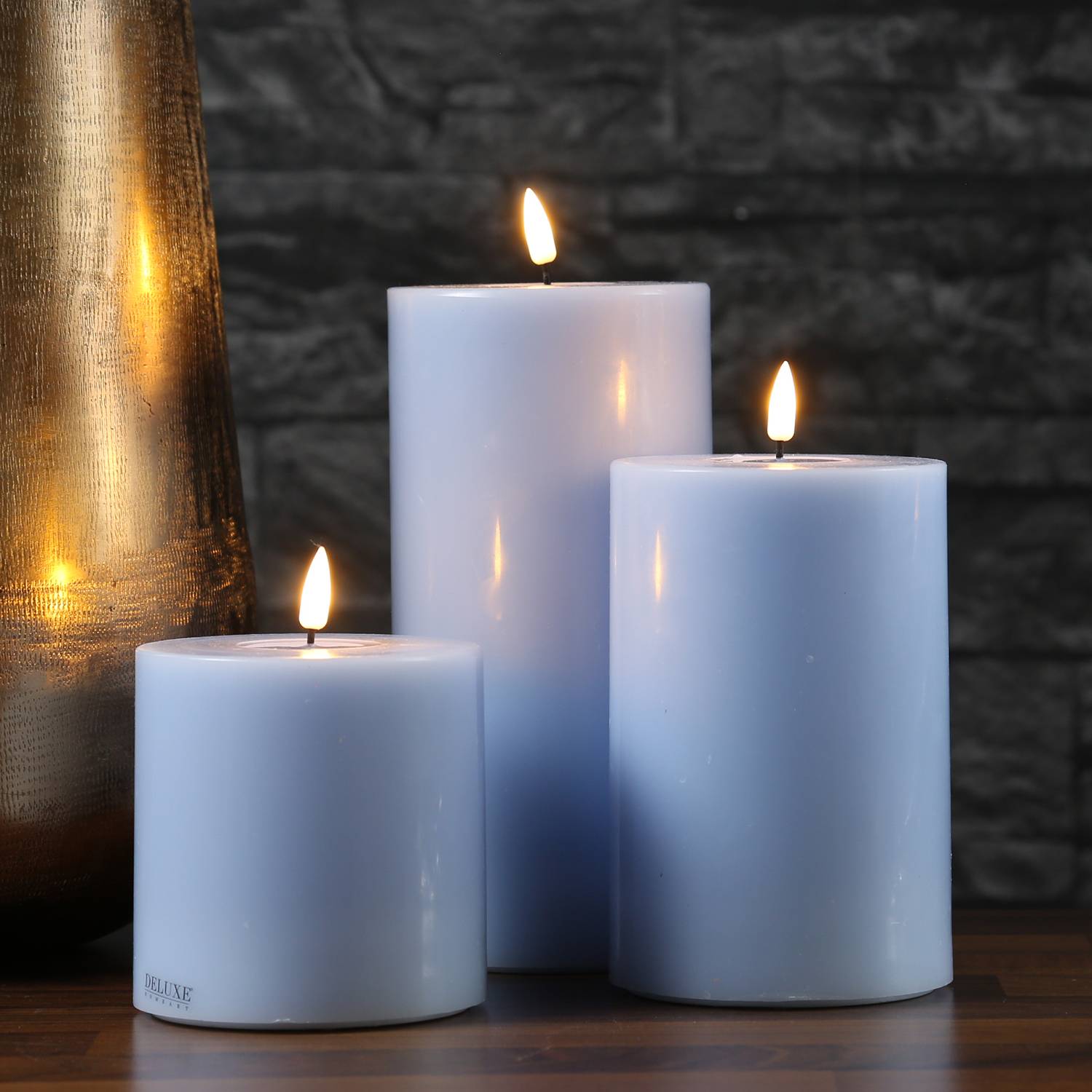 LED Kerze Mia Deluxe Echtwachs 3D Flamme Wachsspiegel flackernd H: 20cm hellblau