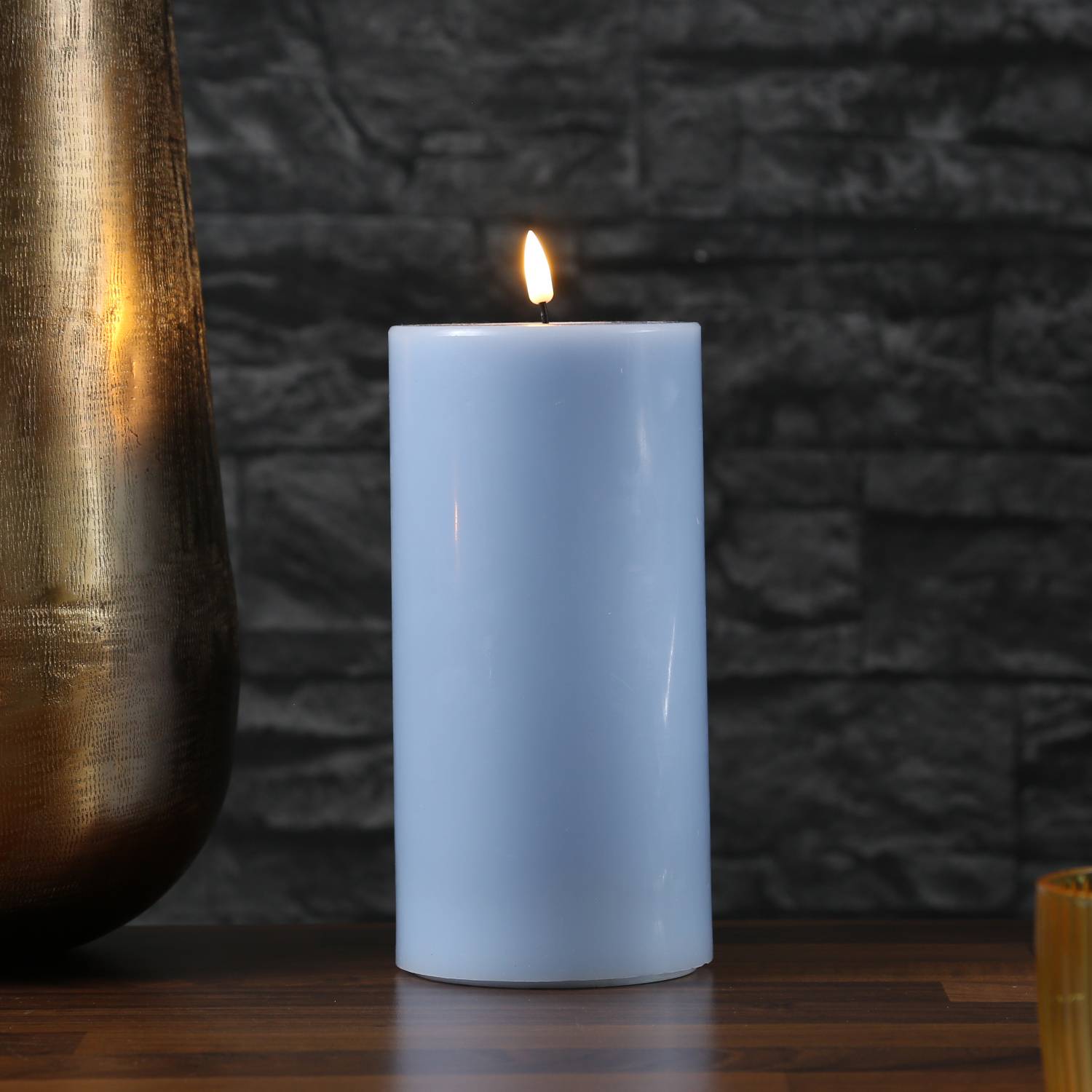 LED Kerze Mia Deluxe Echtwachs 3D Flamme Wachsspiegel flackernd H: 20cm hellblau