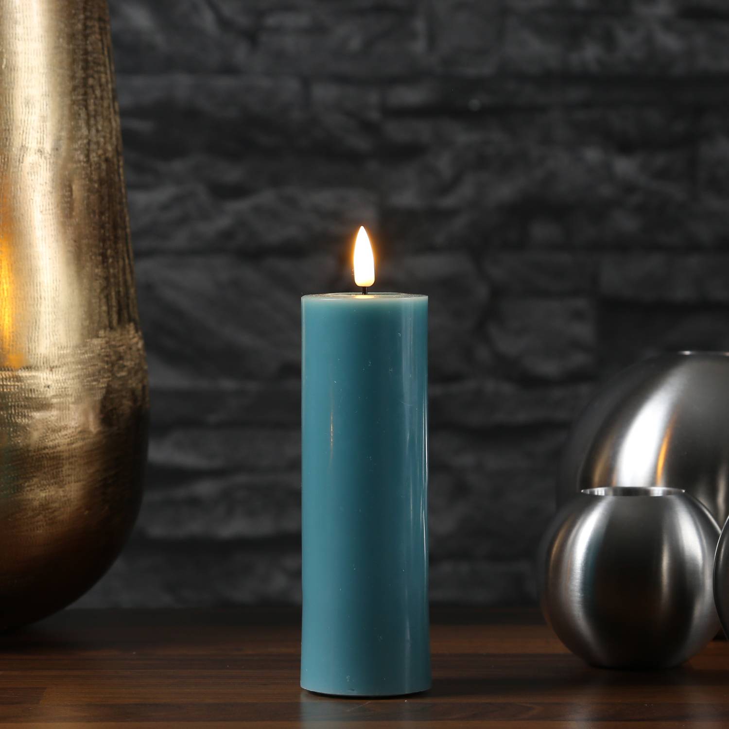 LED Kerze Mia Deluxe Echtwachs 3D Flamme Wachsspiegel flackernd H: 15cm jadegrün