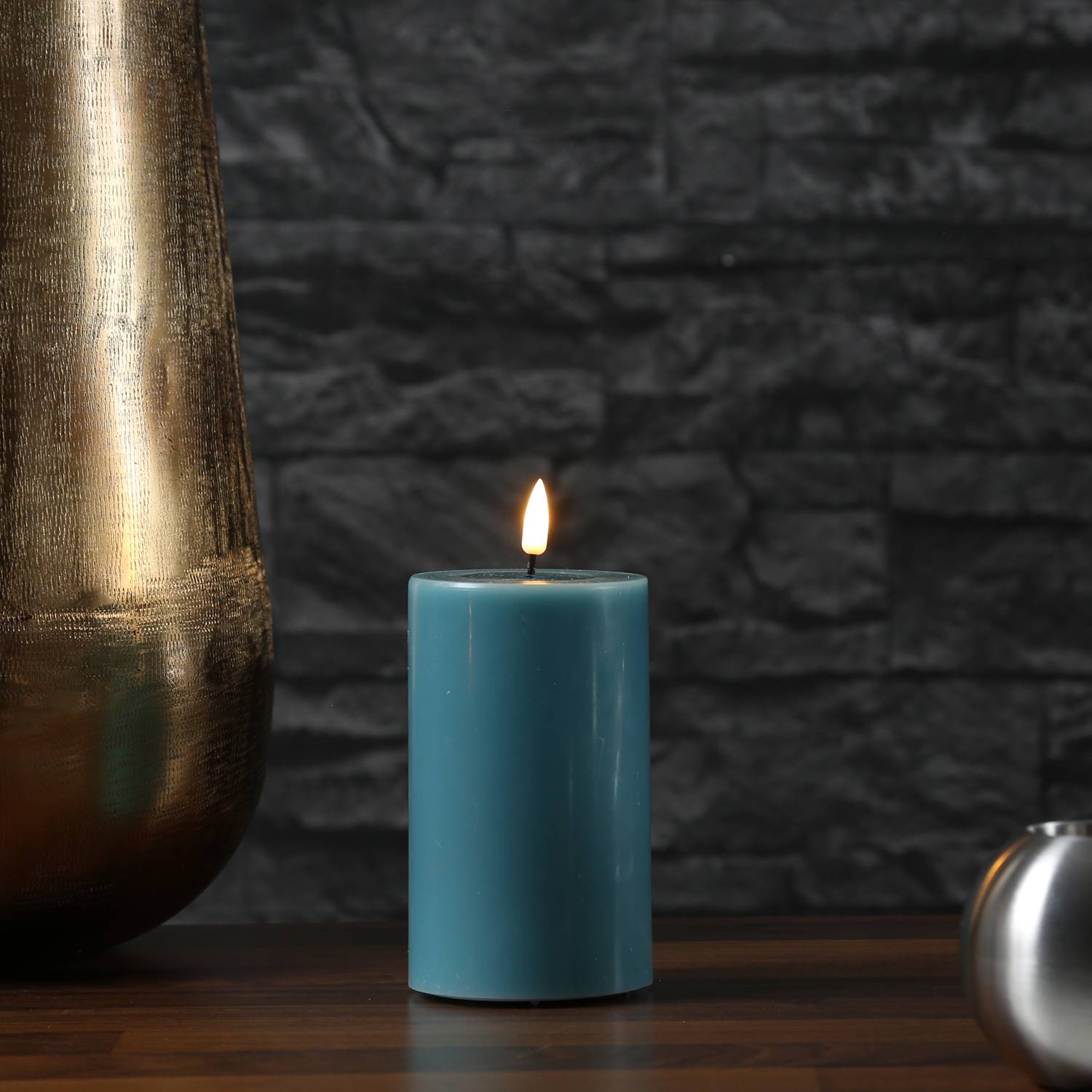 LED Kerze Mia Deluxe Echtwachs 3D Flamme Wachsspiegel flackernd 12,5cm jadegrün