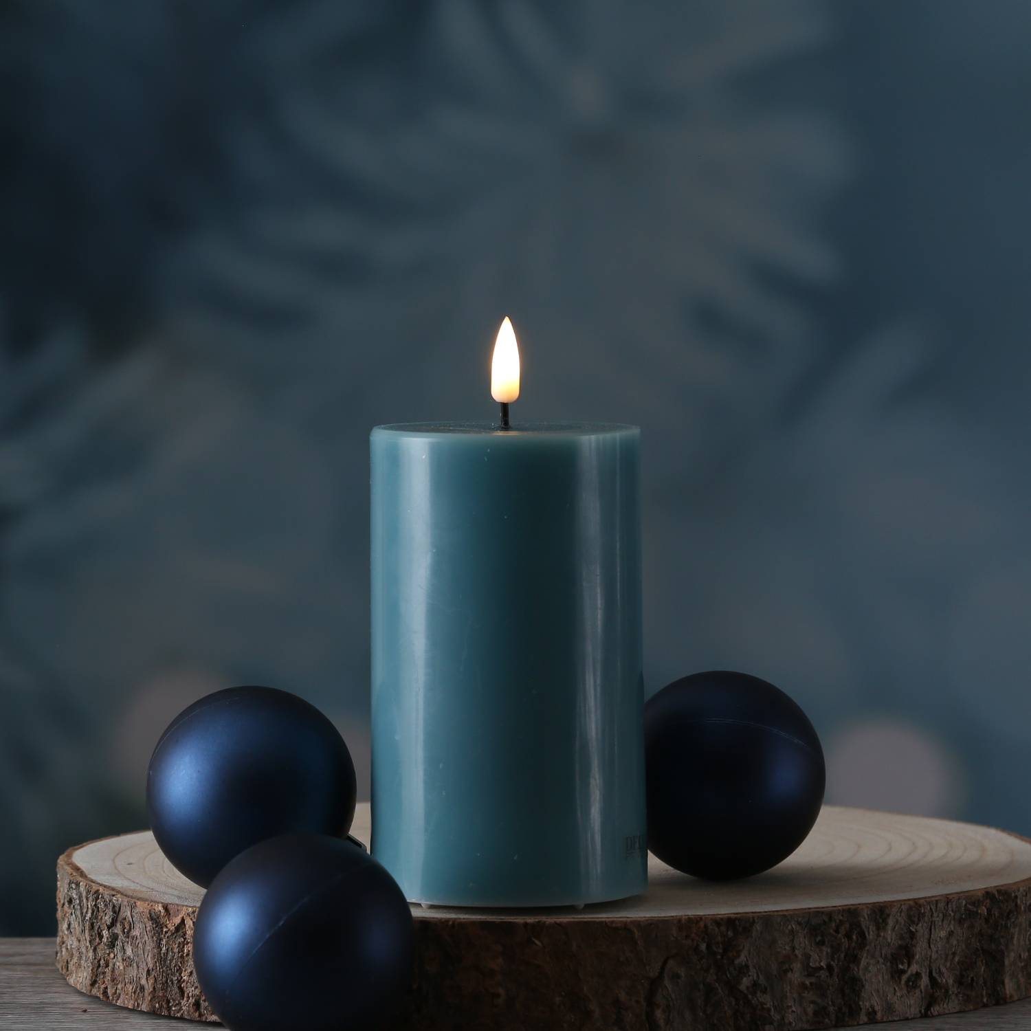 LED Kerze Mia Deluxe Echtwachs 3D Flamme Wachsspiegel flackernd 12,5cm jadegrün