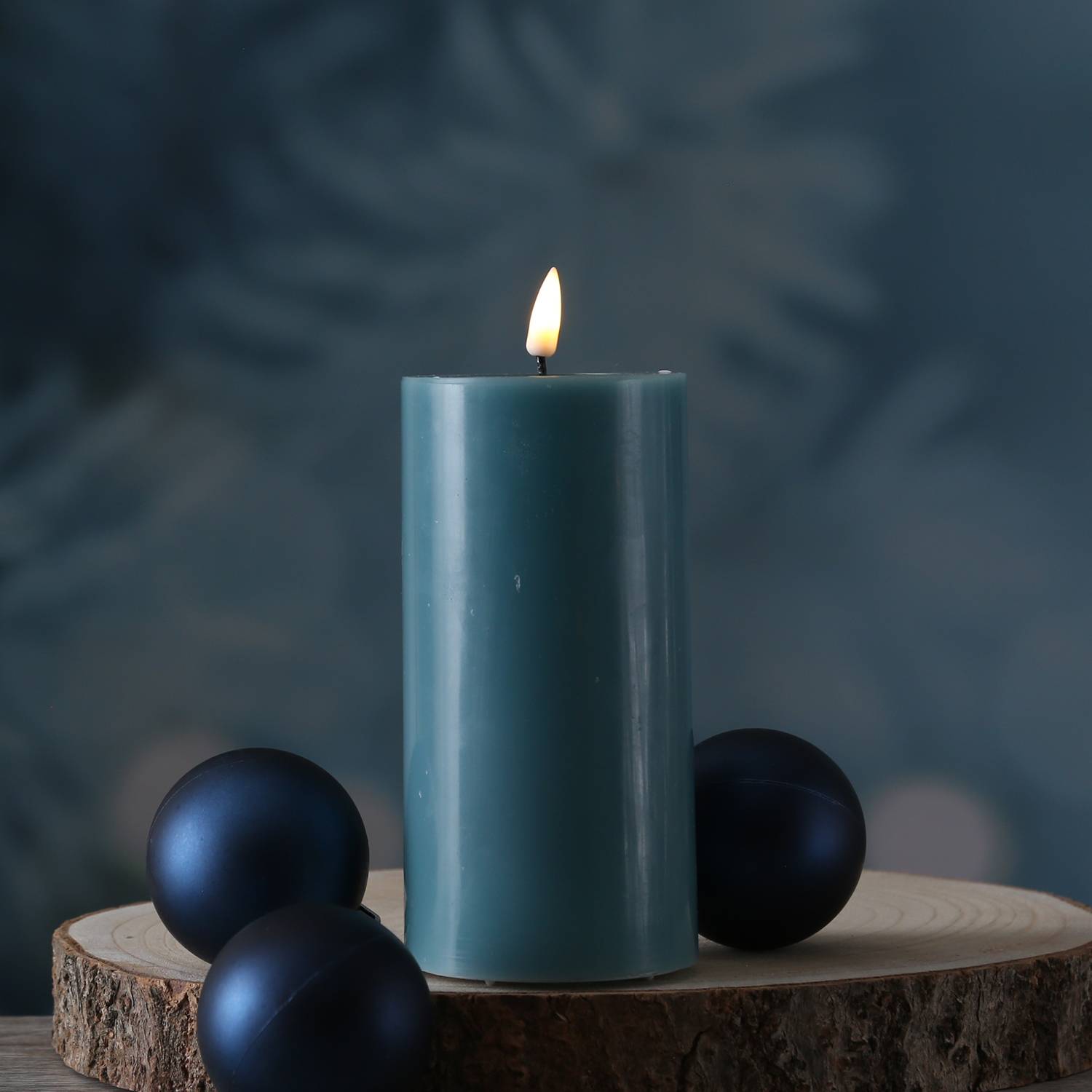 LED Kerze Mia Deluxe Echtwachs 3D Flamme Wachsspiegel flackernd H: 15cm jadegrün