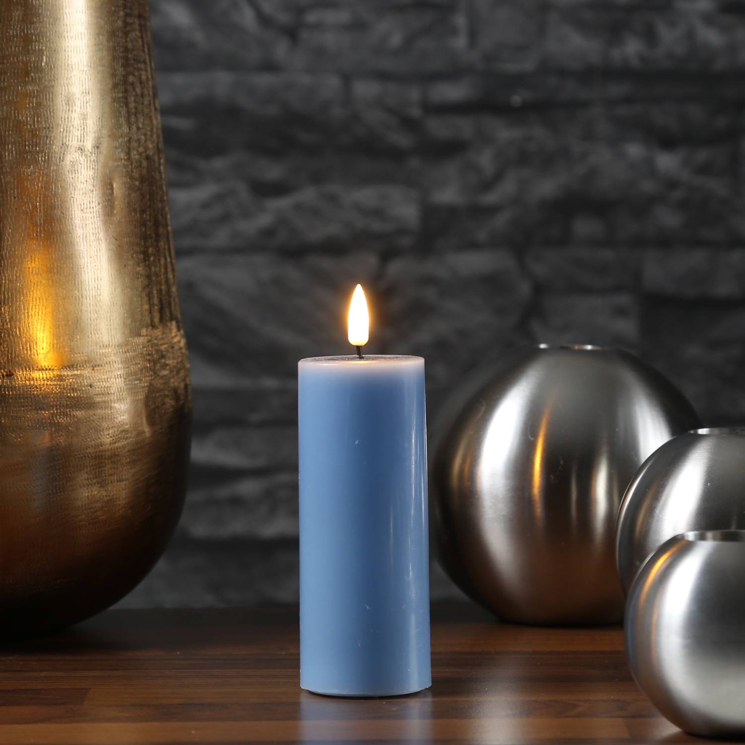 LED Kerze Mia Deluxe Echtwachs 3D Flamme Wachsspiegel flackernd H:12,5cm eisblau