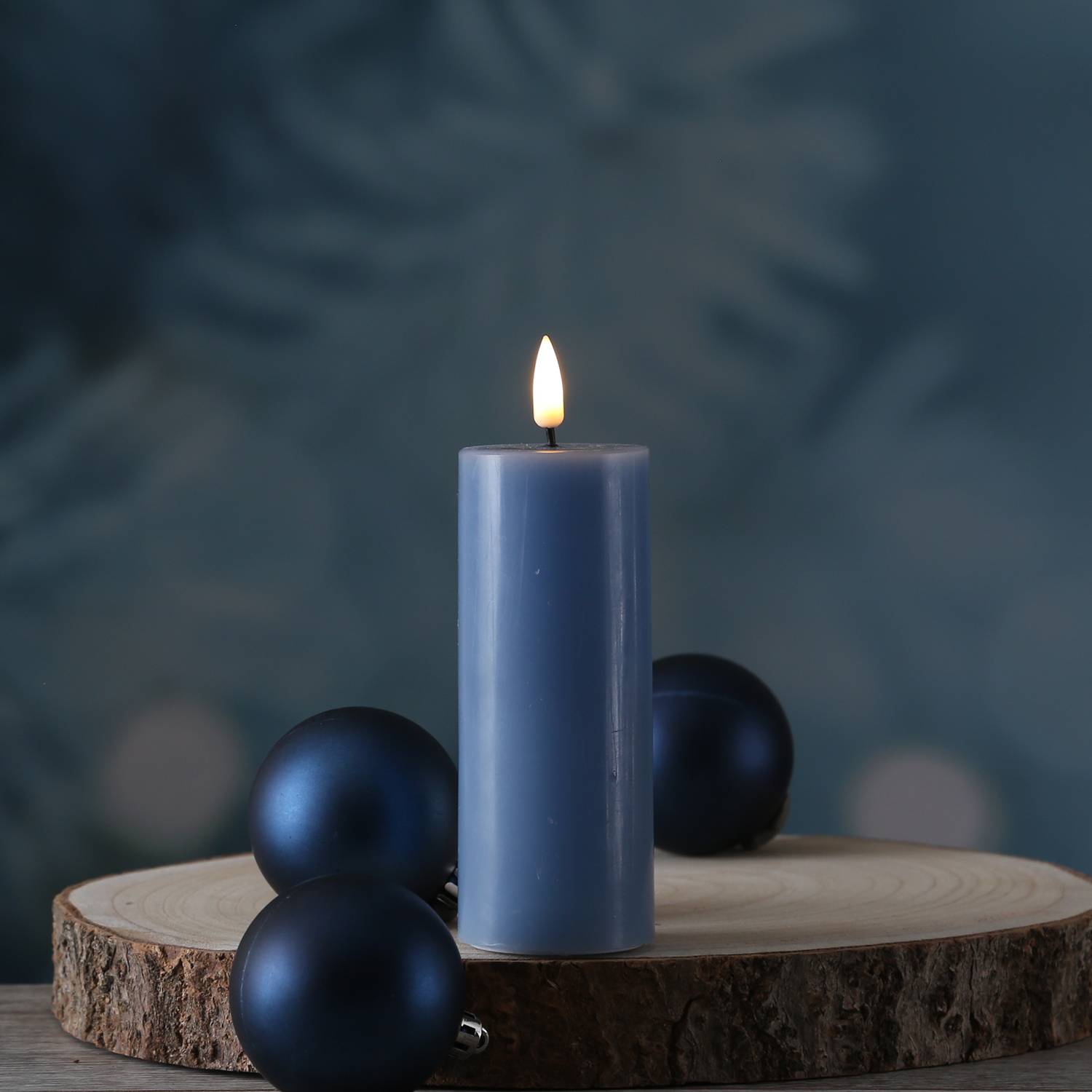 LED Kerze Mia Deluxe Echtwachs 3D Flamme Wachsspiegel flackernd H:12,5cm eisblau