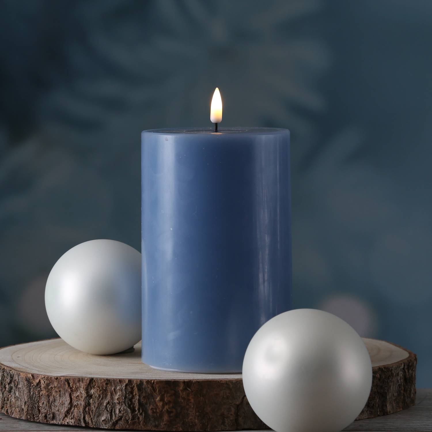 LED Kerze Mia Deluxe Echtwachs 3D Flamme Wachsspiegel flackernd H: 15cm eisblau