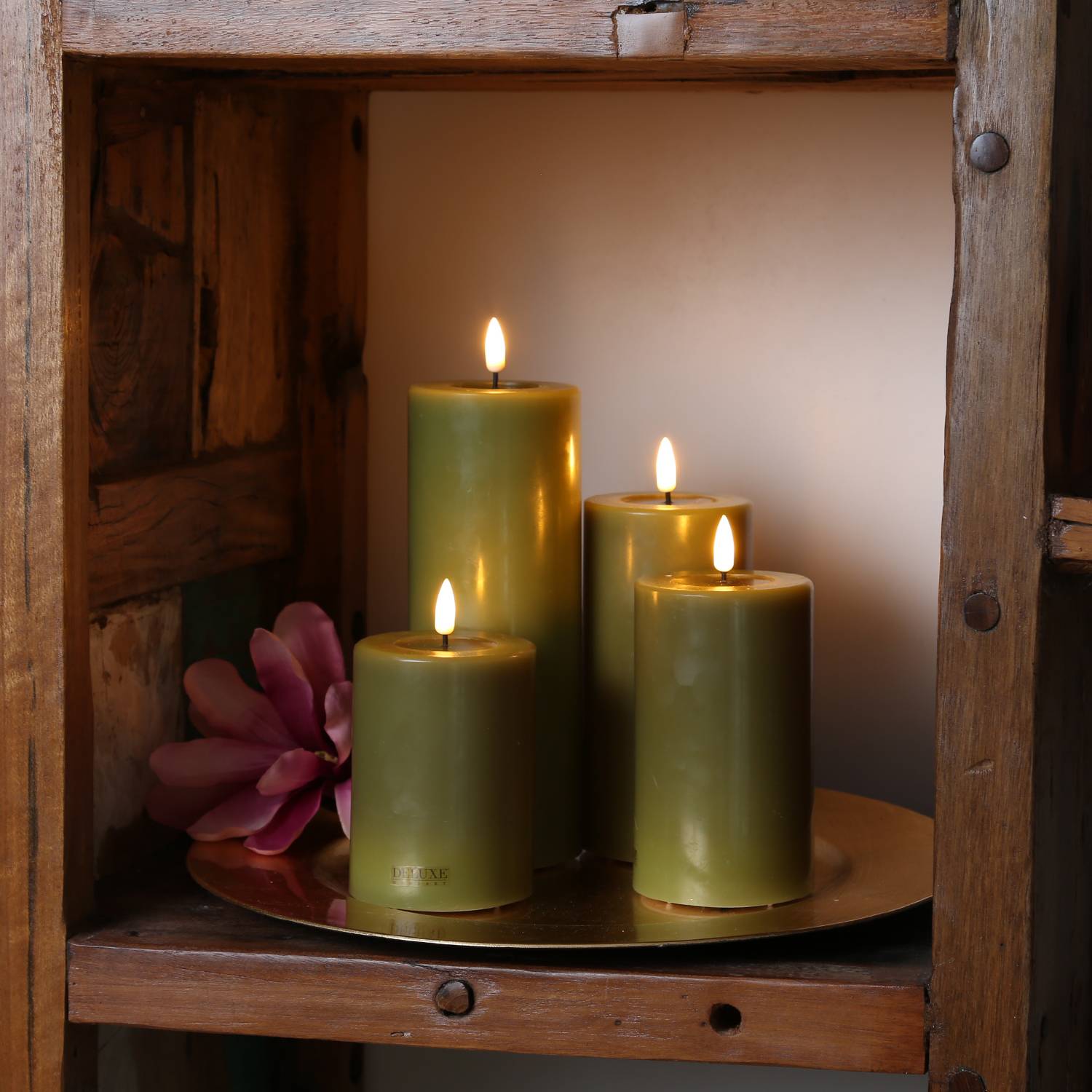 LED Kerze Deluxe Homeart Echtwachs flackernde Flamme H: 15cm D: 7,5cm olivgrün