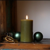 LED Kerze Deluxe Homeart Echtwachs flackernde Flamme H: 15cm D: 7,5cm olivgrün LED Kerze Deluxe Homeart Echtwachs flackernde Flamme H: 15cm D: 7,5cm olivgrün