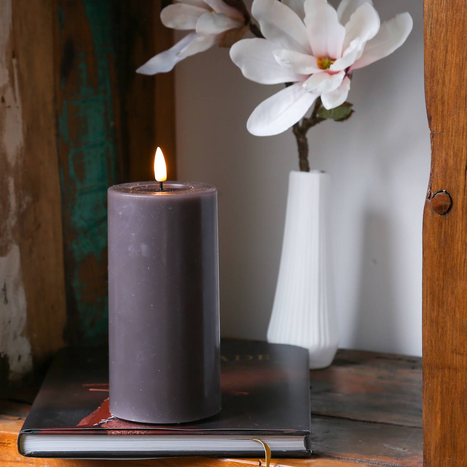 LED Kerze Mia Deluxe Homeart Echtwachs flackernde Flamme H: 15cm D: 7,5cm mokka