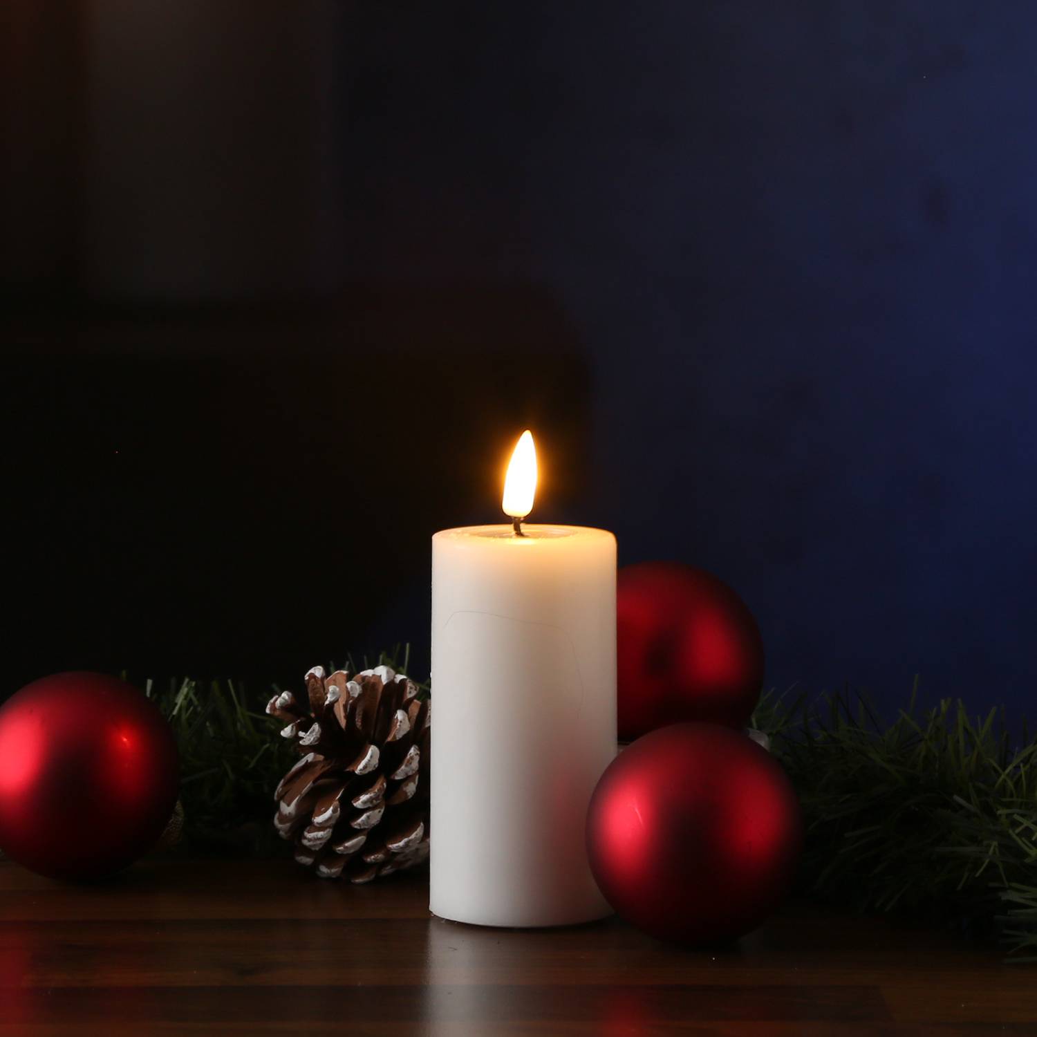LED Kerze Mia Deluxe Homeart Echtwachs flackernde Flamme H: 10cm D: 5cm weiß