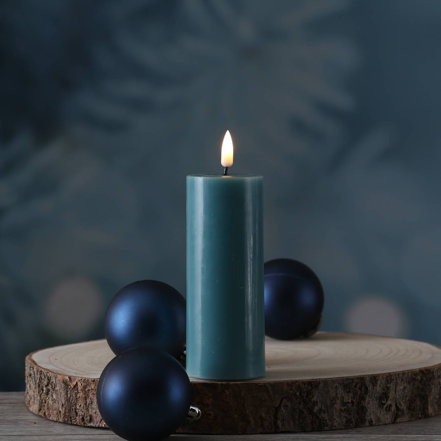 LED Kerze Mia Deluxe Echtwachs 3D Flamme Wachsspiegel flackernd 12,5cm jadegrün