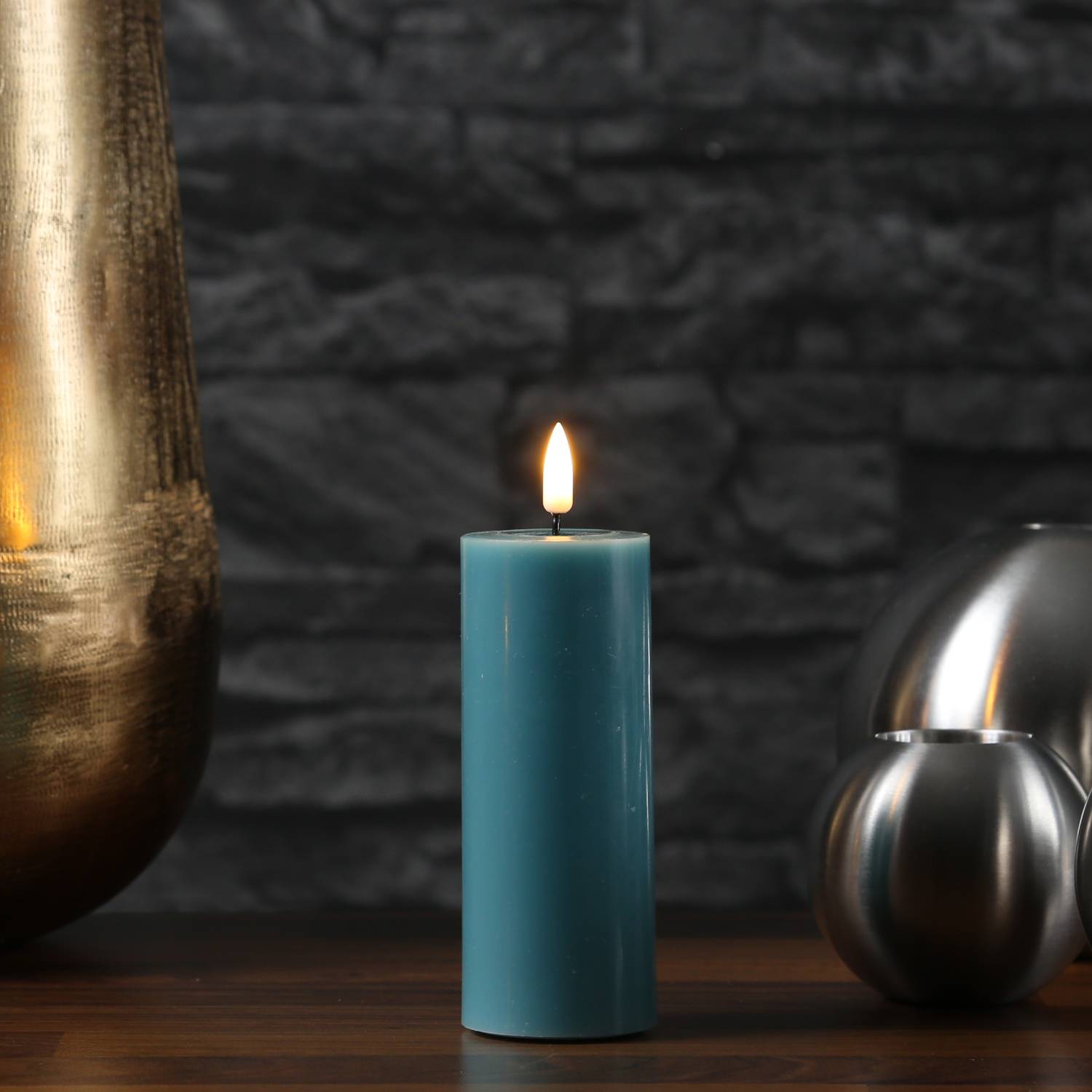 LED Kerze Mia Deluxe Echtwachs 3D Flamme Wachsspiegel flackernd 12,5cm jadegrün