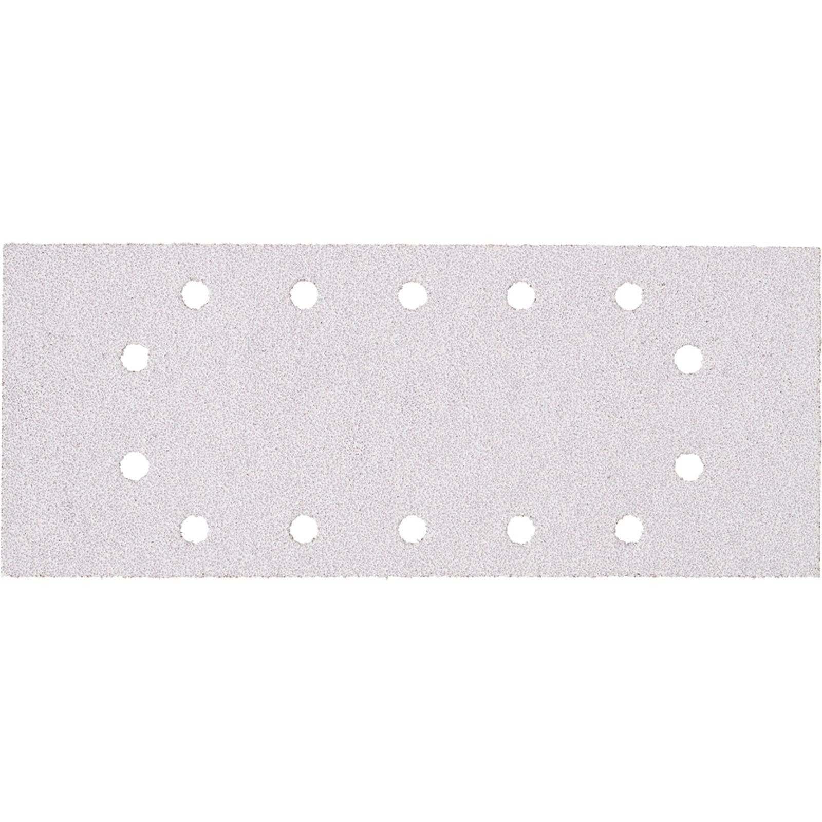 Ein weißes rechteckiges Blatt Schleifpapier mit gleichmäßig verteilten kreisförmigen Löchern entlang der Kanten.