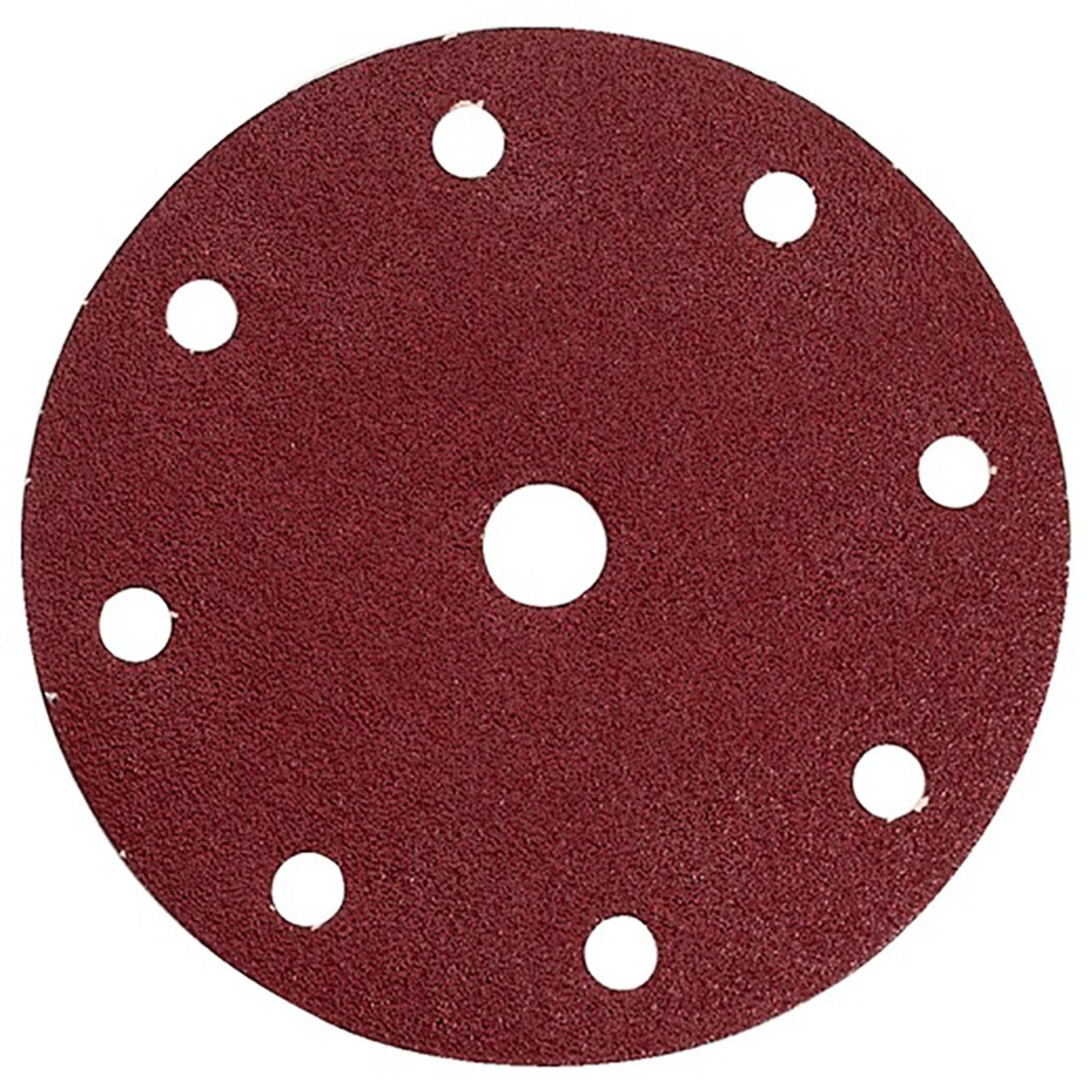 Eine runde, rote Schleifpapierscheibe mit einem zentralen Loch und sieben gleichmäßig verteilten peripheren Löchern, die zum Schleifen von Oberflächen verwendet wird.