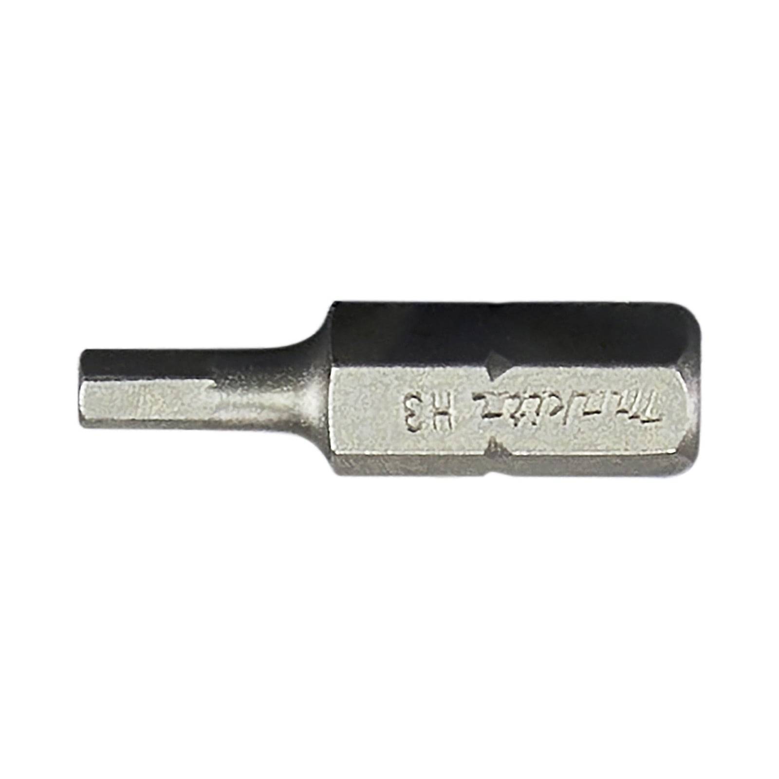 Ein kleines Metallwerkzeug-Bit mit sechseckiger Form, beschriftet mit 'H3', das zum Eindrehen von Schrauben mit kompatiblen Köpfen verwendet wird.