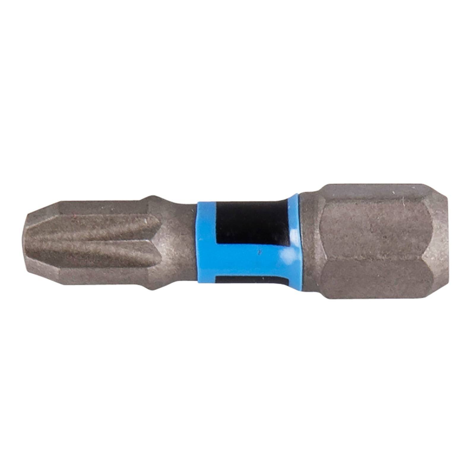 Ein Sechskant-Schraubendreherbit mit einem blauen Band nahe seiner Basis, entwickelt für Elektrowerkzeuge, zum Eindrehen von Schrauben mit sechskantigen Köpfen.