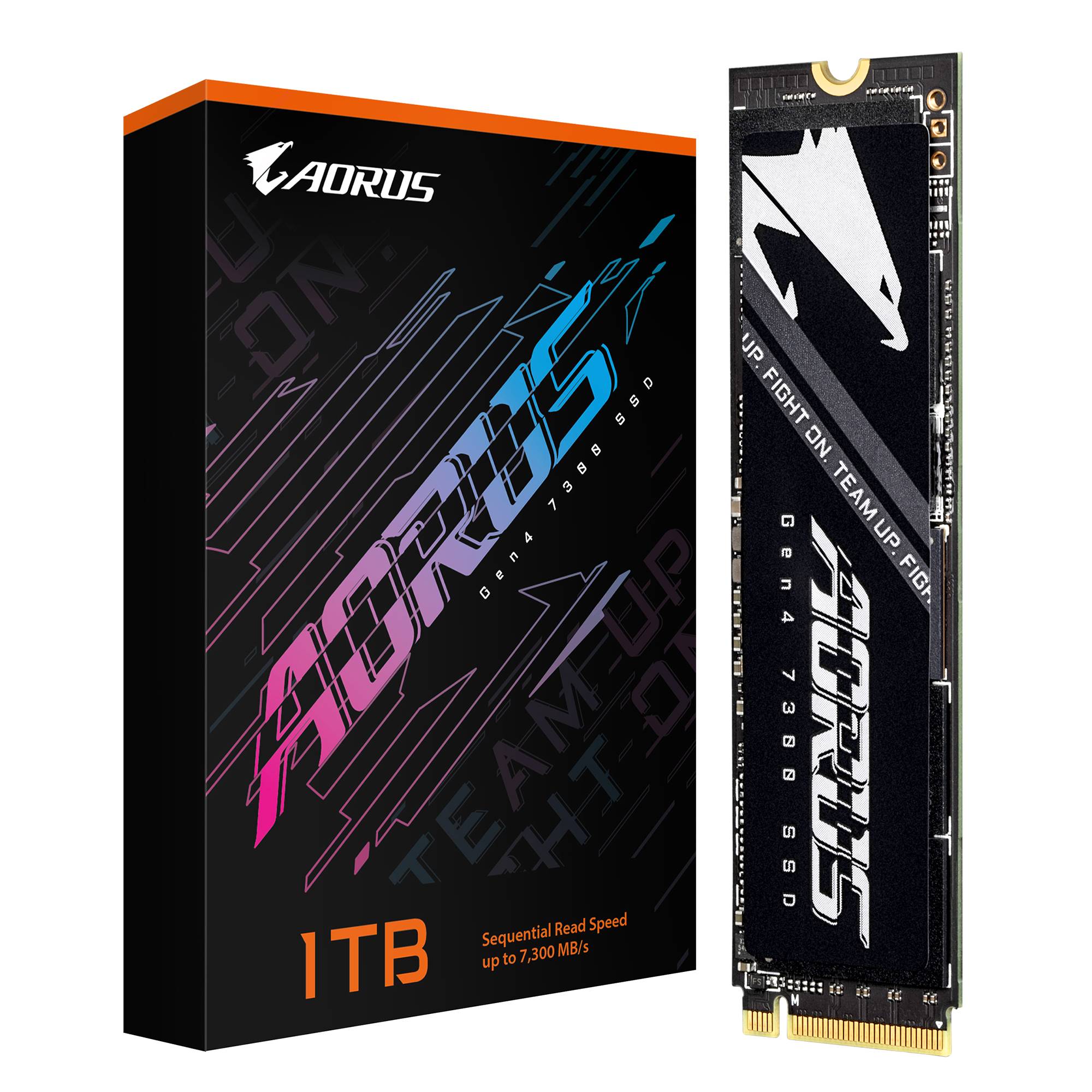 AORUS 1TB NVMe SSD Einzelhandelsbox neben dem schwarzen M.2-Laufwerk, das die Produktmarke und „Sequenzielle Lesegeschwindigkeit bis zu 7.300 MB/s