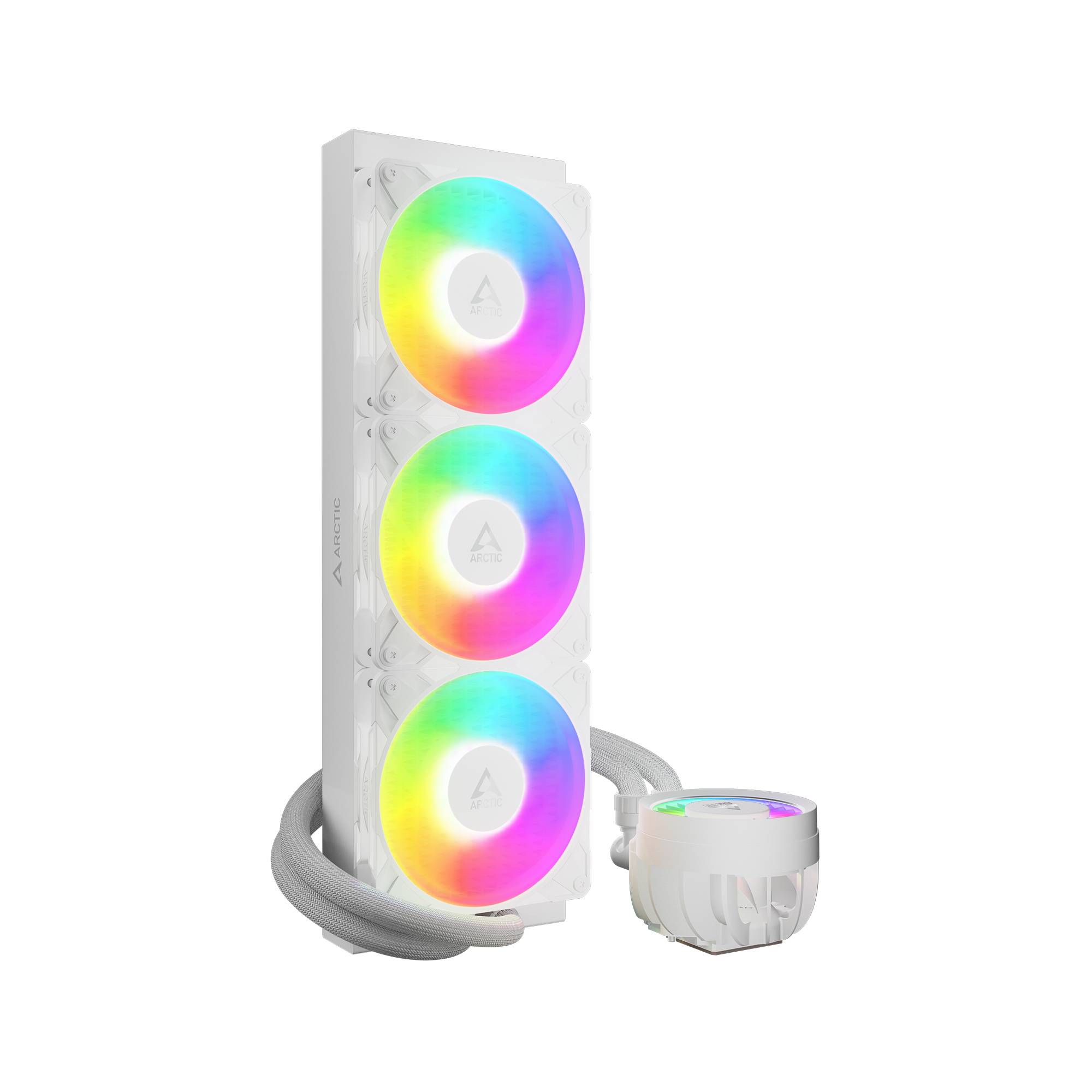 Weißer PC-Flüssigkühler mit drei RGB-Lüftern auf einem Radiator und einem runden CPU-Pumpenblock, verbunden durch graue Schläuche.