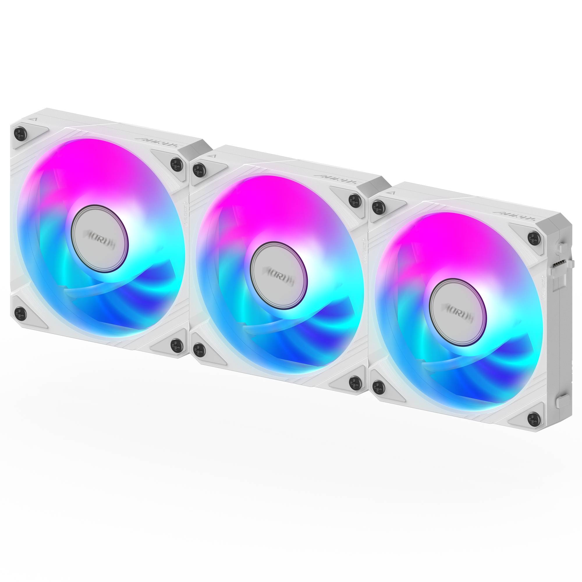 Drei weiße RGB-Gehäuselüfter, die zusammen verbunden sind, gezeigt auf schwarzem Hintergrund mit leuchtenden rosa, blauen und violetten Flügeln.