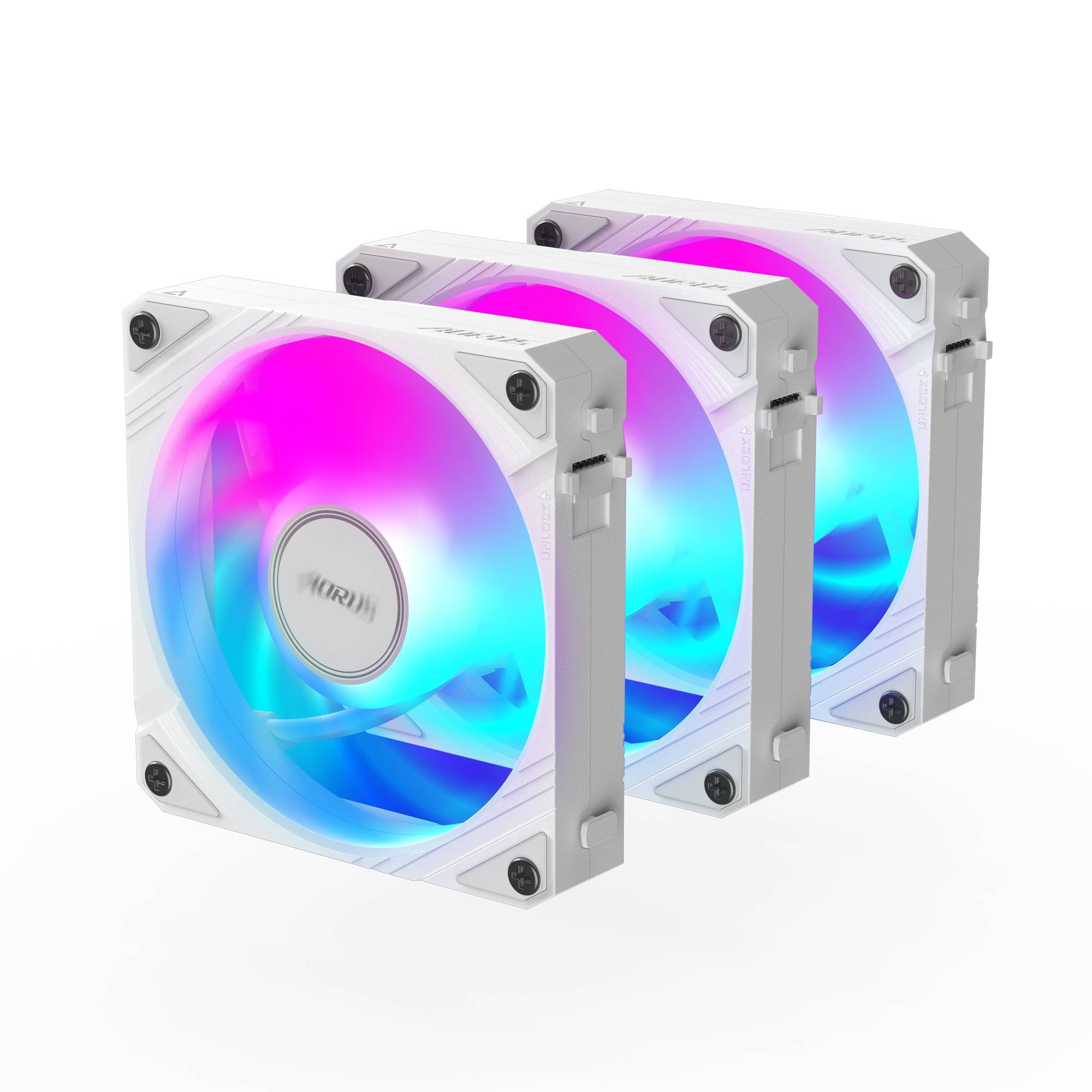 Drei weiße RGB-Computerlüfter mit beleuchteten blauen, violetten und rosa Flügeln auf schwarzem Hintergrund.