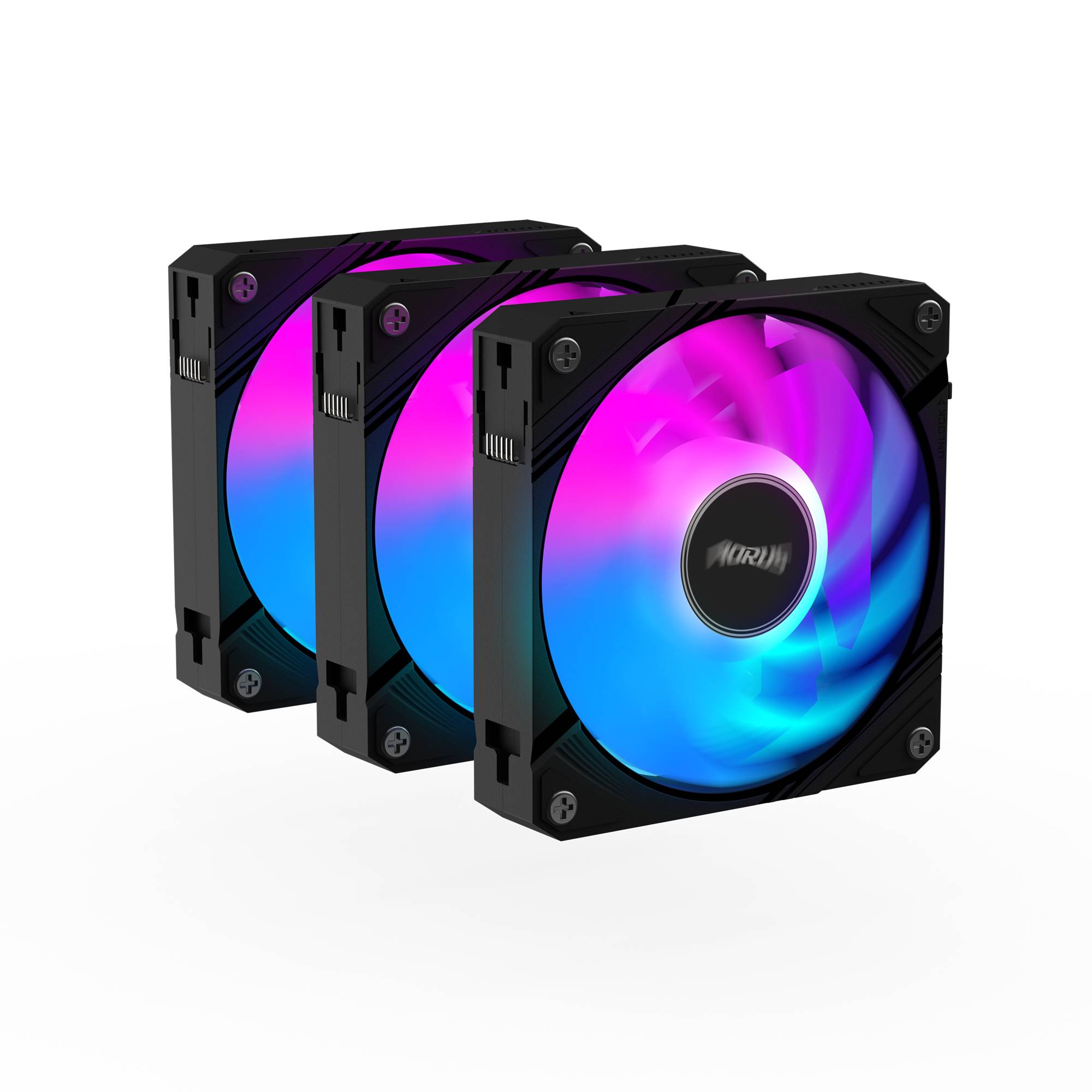 Drei RGB-Kühlventilatoren mit schwarzen quadratischen Rahmen und purpur-blau leuchtenden Flügeln, gestapelt in einem Winkel auf schwarzem Hintergrund dargestellt.