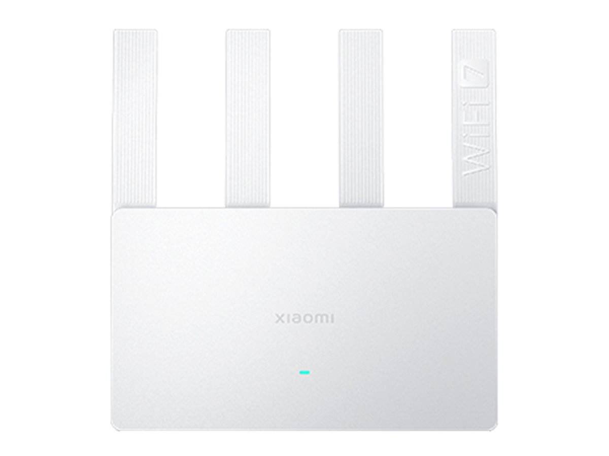 Weißer Xiaomi WLAN-Router mit vier Antennen, minimalistisches Design zeigend.