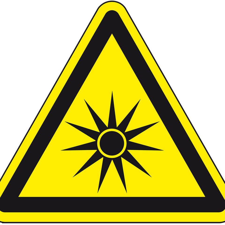 Warnschild Warnung vor optischer Strahlung, Folie, selbstklebend, SL 100mm, ASR A1.3, DIN EN ISO 7010 W027