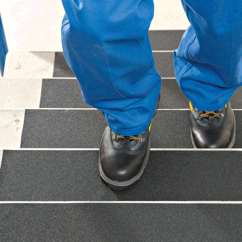 3M™ Safety-Walk™ Antirutschbelag Typ 1, universal, schwarz, 25mm, 18,3m/Rolle