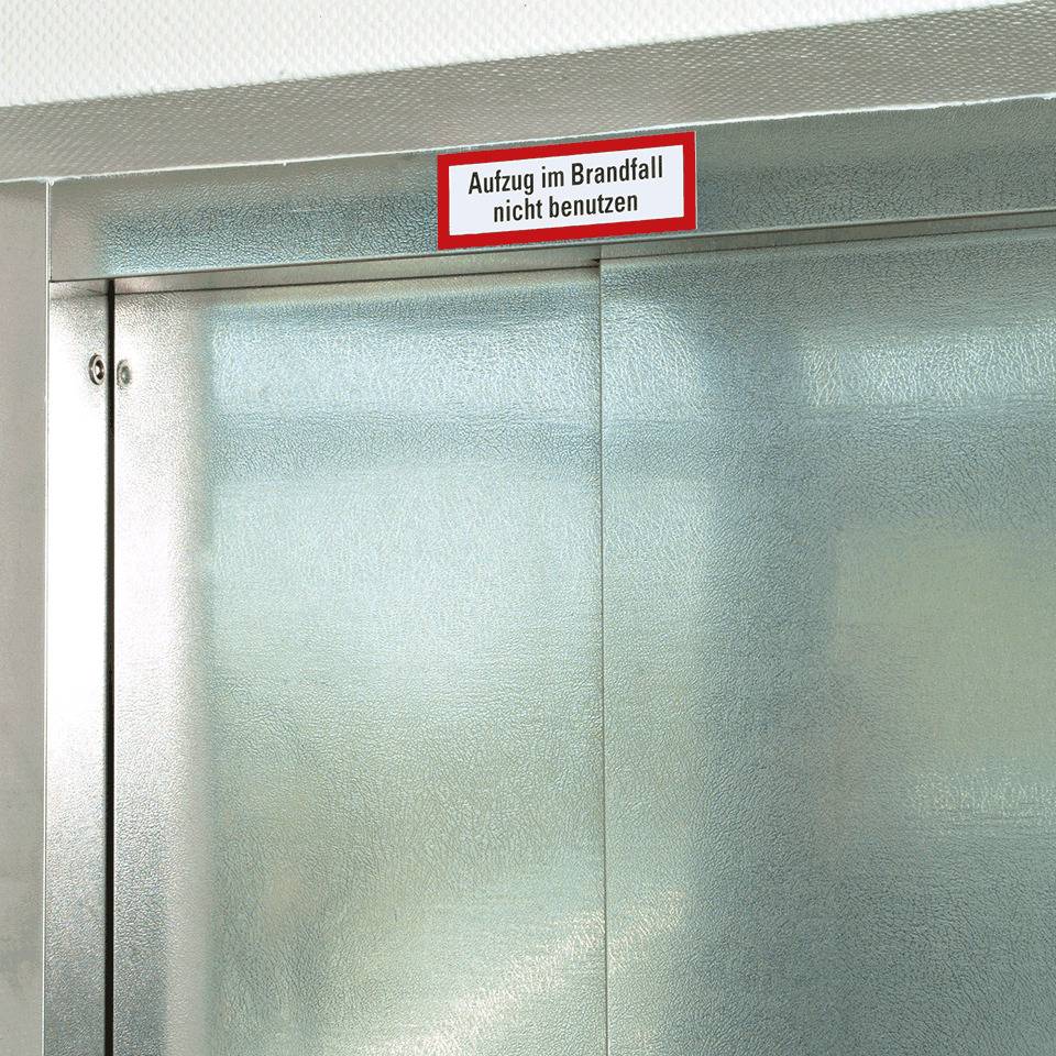 Feuerwehrschild Aufzug im Brandfall nicht benutzen, Kunststoff, 210x74mm, DIN 4066